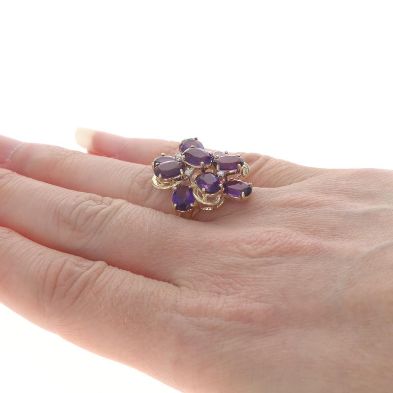 Bague cocktail en or jaune 14 carats avec améthyste et diamants, motif floral ovale 7,69 carats Excellent état - En vente à Greensboro, NC