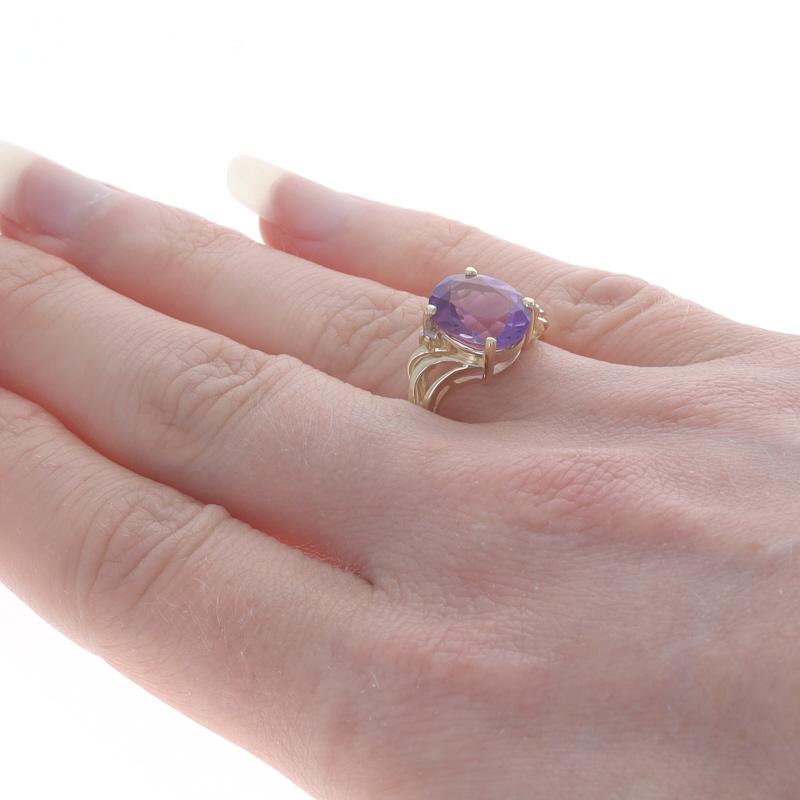Yellow Gold Amethyst & Diamond Cocktail Solitaire Bypass Ring - 14k Oval 2.20ct In Excellent Condition For Sale In Greensboro, NC