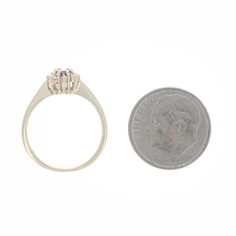 Bague en or jaune avec halo d'améthyste et de diamant - 10k Oval .31ctw Floral en vente 1