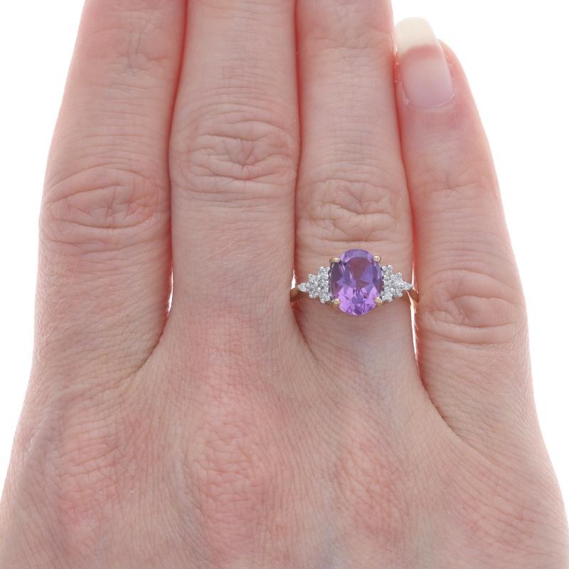 Taille ovale Bague en or jaune 14 carats, diamants et améthyste ovale 1,85 carat en vente