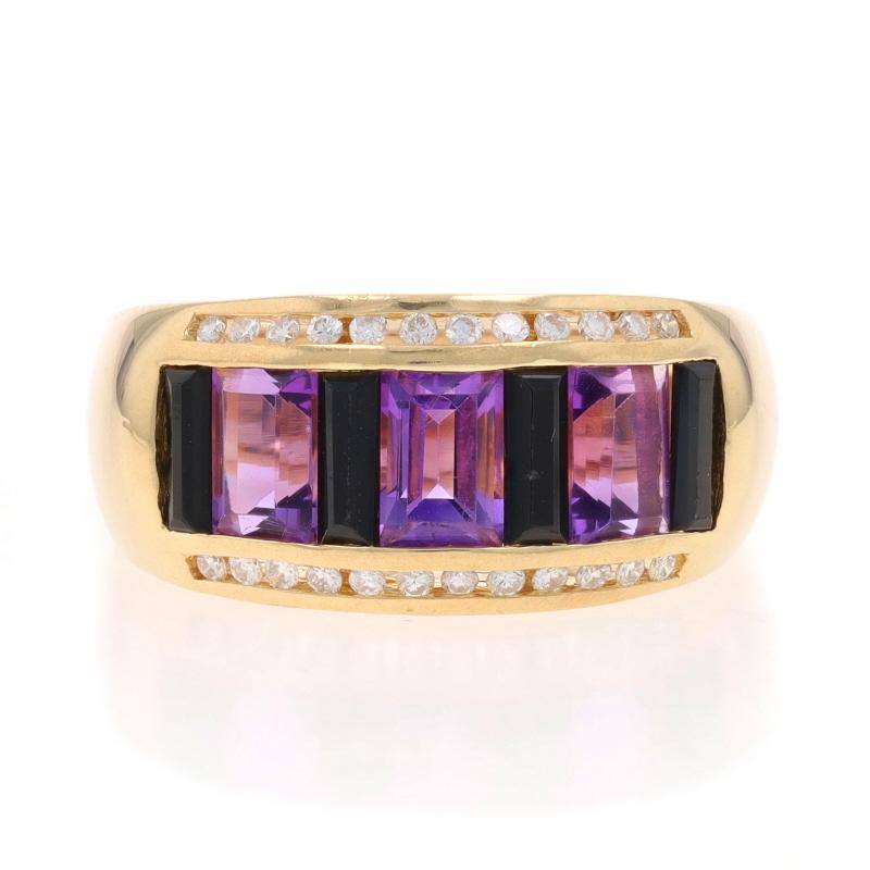 Taglia: 8 1/2

Contenuto del metallo: Oro giallo 14k

Informazioni su A. Stone

Ametiste naturali
Carati: 1.35ctw
Taglio: Smeraldo
Colore: viola

Onice naturale
Taglio: Baguette
Colore: nero

Diamanti naturali
Carati: .12ctw
Taglio: Rotondo