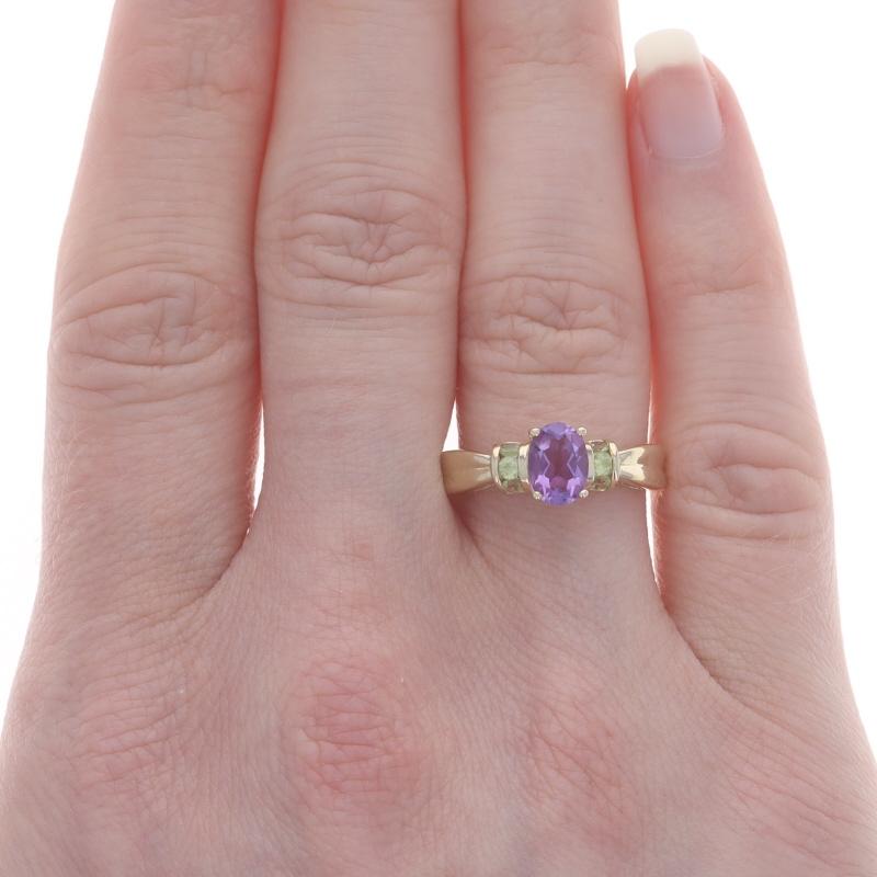 Oval Cut Yellow Gold Amethyst & Peridot Ring - 14k Oval 1.15ctw For Sale