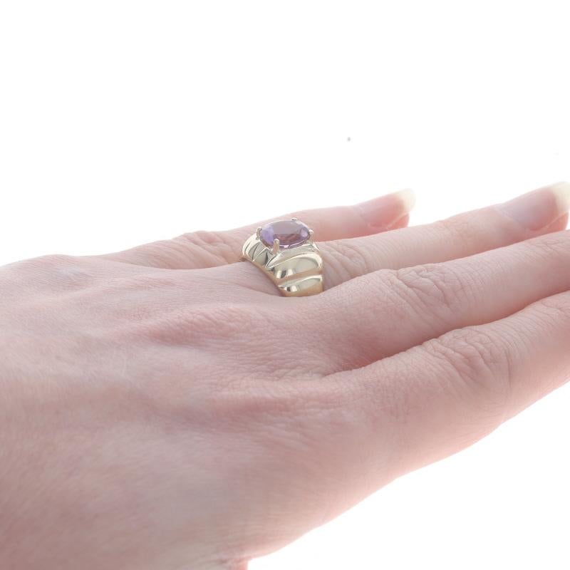 Yellow Gold Amethyst Solitaire Ring - 10k Oval 1.43ct Ribbed Dome In Excellent Condition For Sale In Greensboro, NC