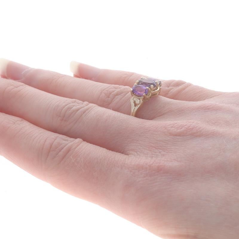 Yellow Gold Amethyst Three-Stone Ring - 14k Oval 1.75ctw In Excellent Condition For Sale In Greensboro, NC