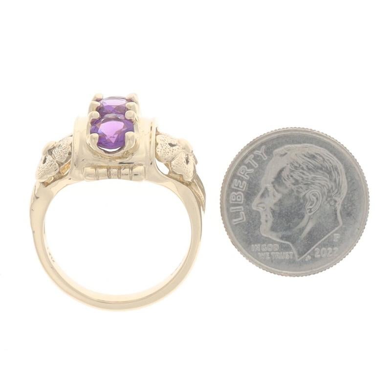 Women's Yellow Gold Amethyst Vintage Three-Stone Ring - 14k Round 1.20ctw Lucky Clovers For Sale