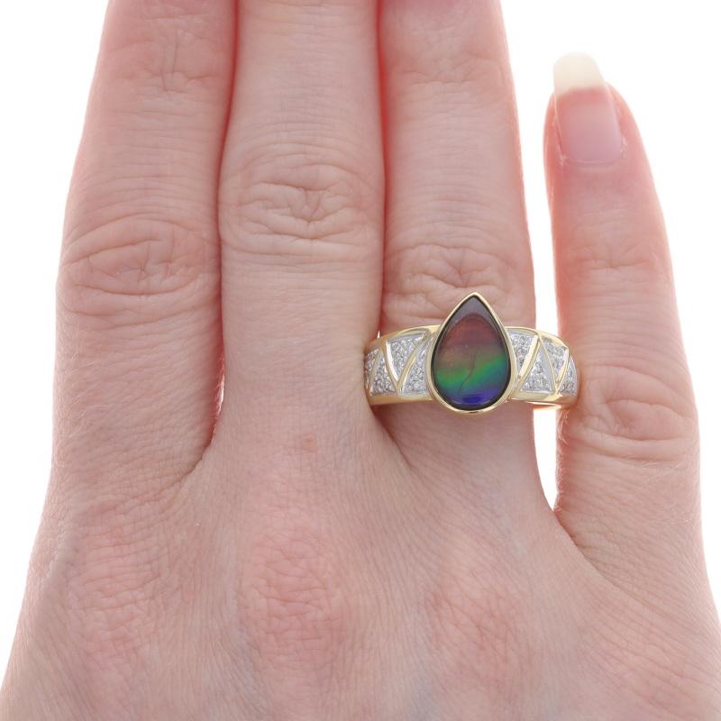 Taglio a goccia Anello con diamanti in ammolite in oro giallo - 18k Pear .20ctw Triplet in vendita