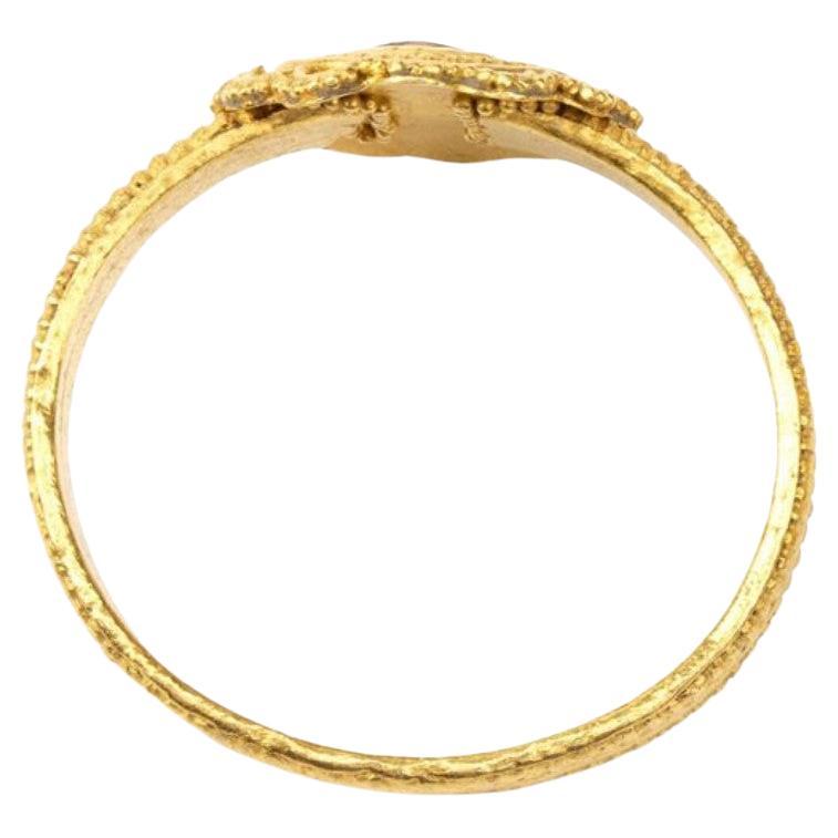 Ring aus Gelbgold und Achat im archäologischen Stil (Neoetruskisch) im Angebot
