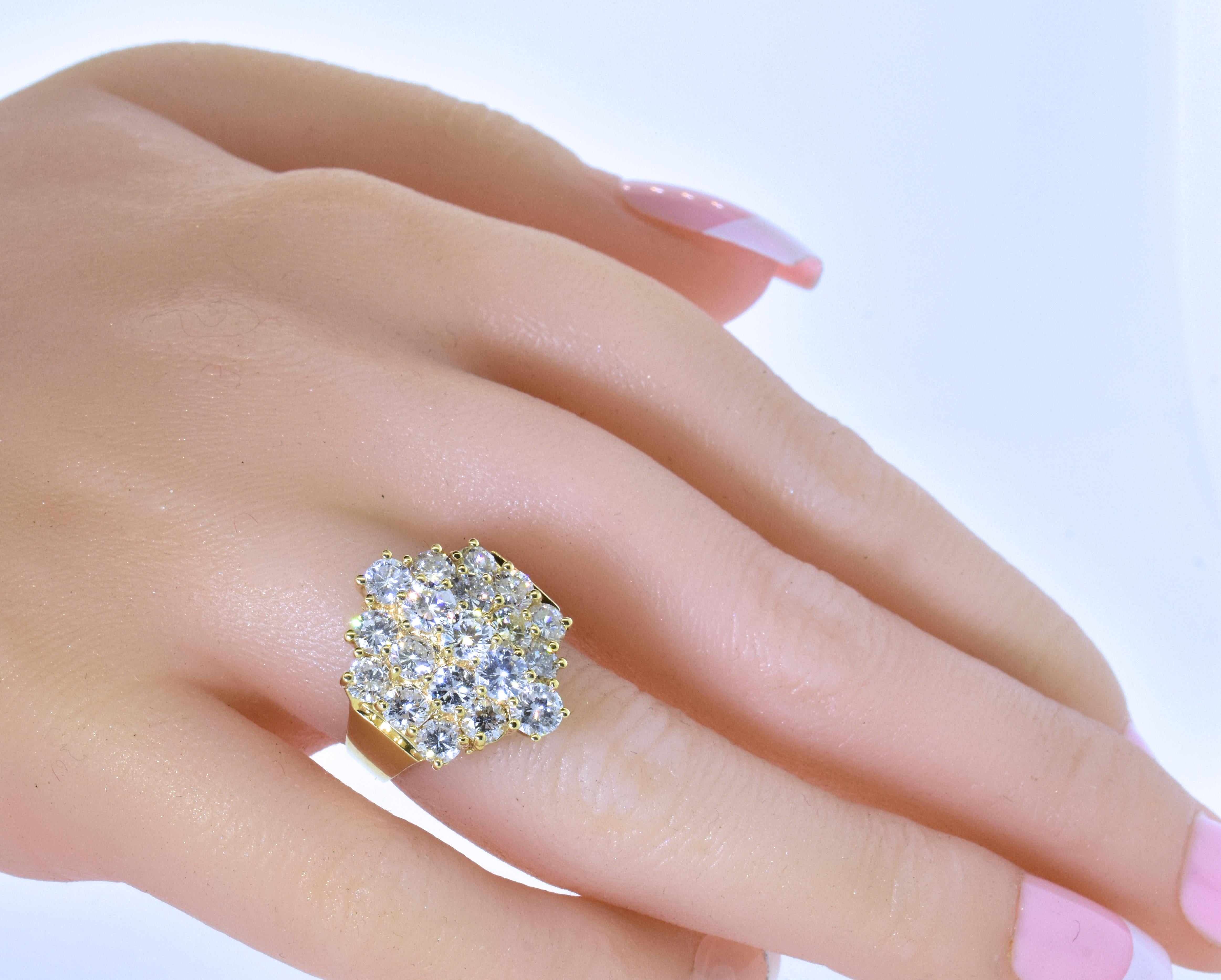 Contemporary Yellow Gold and Brilliant Cut Diamond Ring