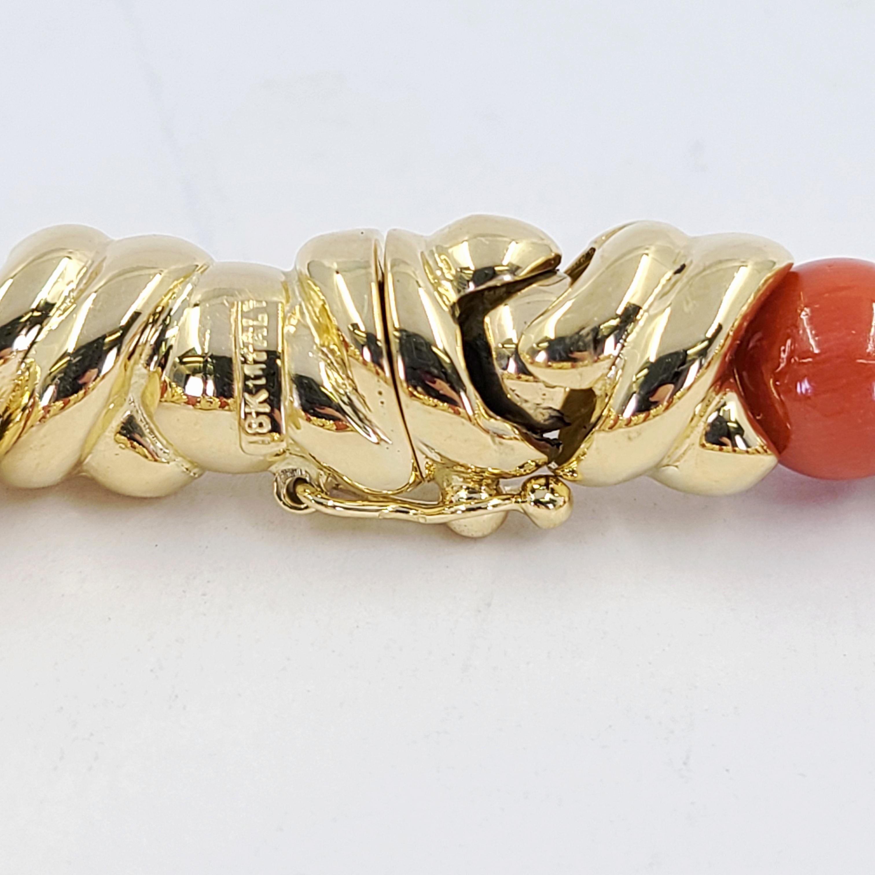 Yellow Gold and Coral Bead Bracelet In Good Condition For Sale In Coral Gables, FL