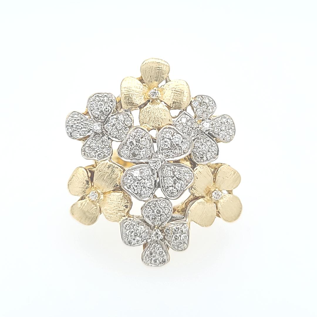 Blumen-Cluster-Ring aus Gelbgold mit Diamanten im Zustand „Gut“ in Coral Gables, FL