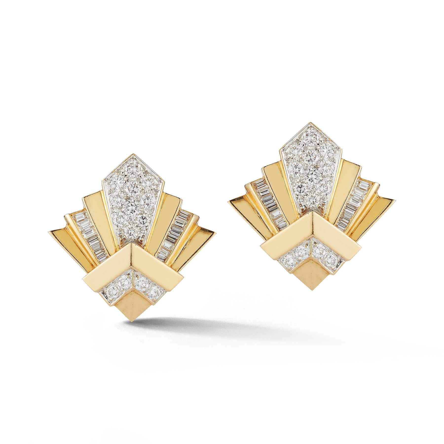 Yellow Gold and Diamond Geometric Earrings

Baguette Diamond Weight: approximately .96 cts 
Round Diamond Weight: approximately 1.68 cts 

Measurements: 1