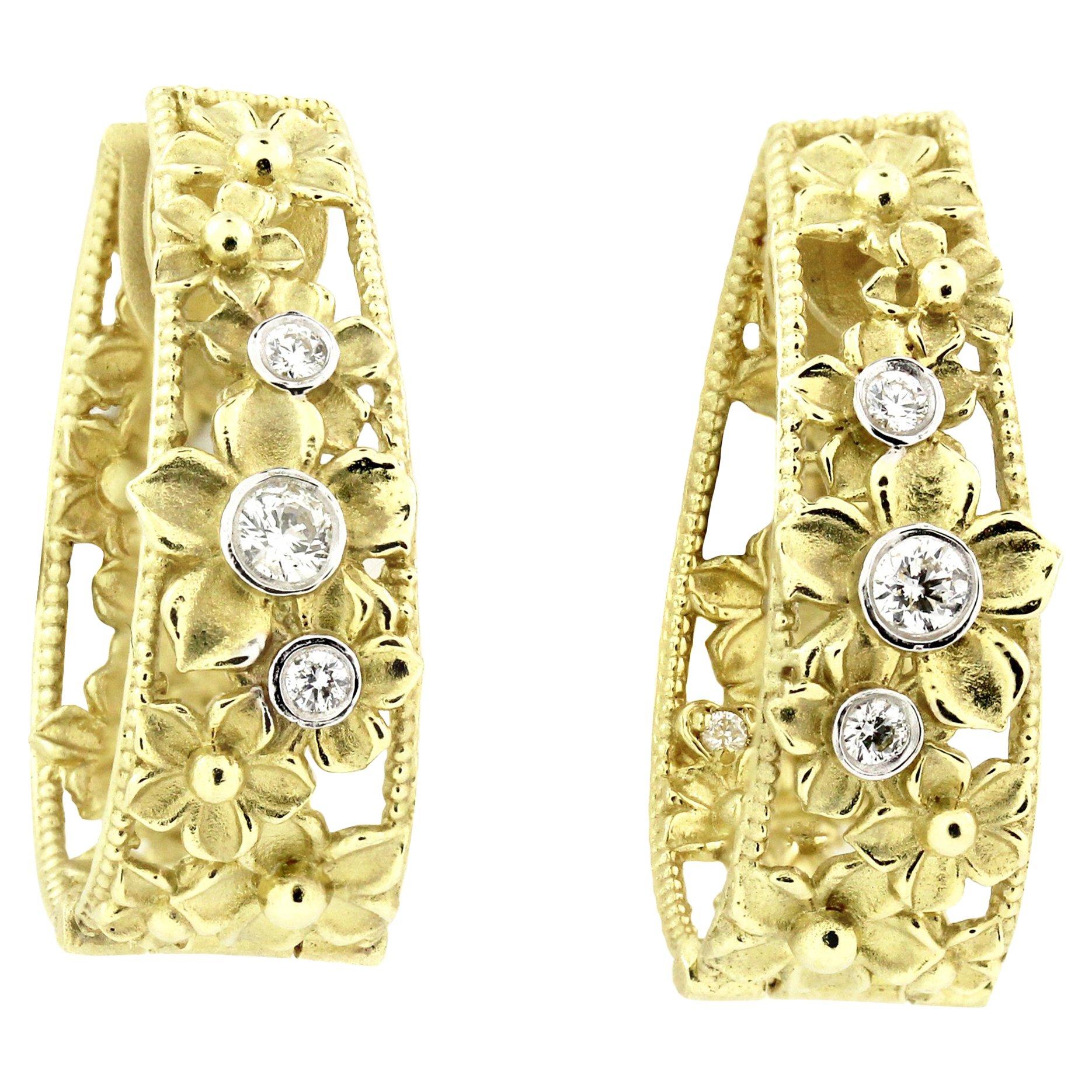 CHANEL 26S FOUR PETAL FLOWER STUD EARRINGS IN GOLD METAL 631031