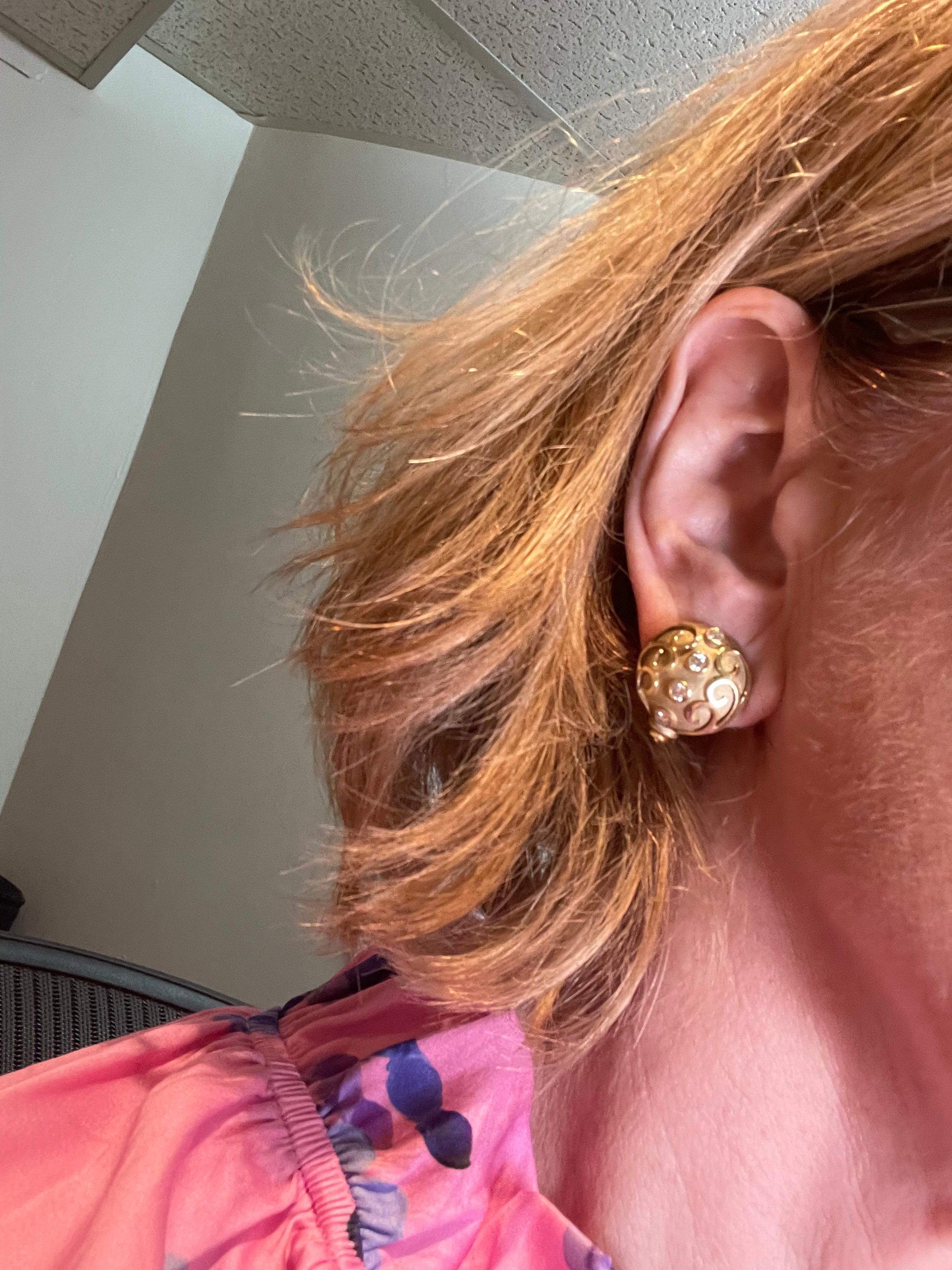 Boucles d'oreilles Mahlia en or jaune et diamants Bon état - En vente à Dallas, TX