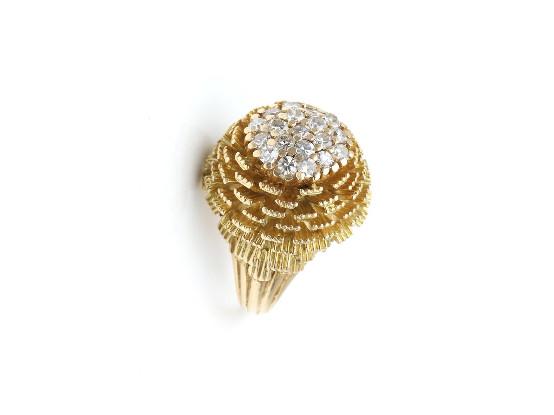 Bague en or jaune et diamants, vers 1970 en vente 3