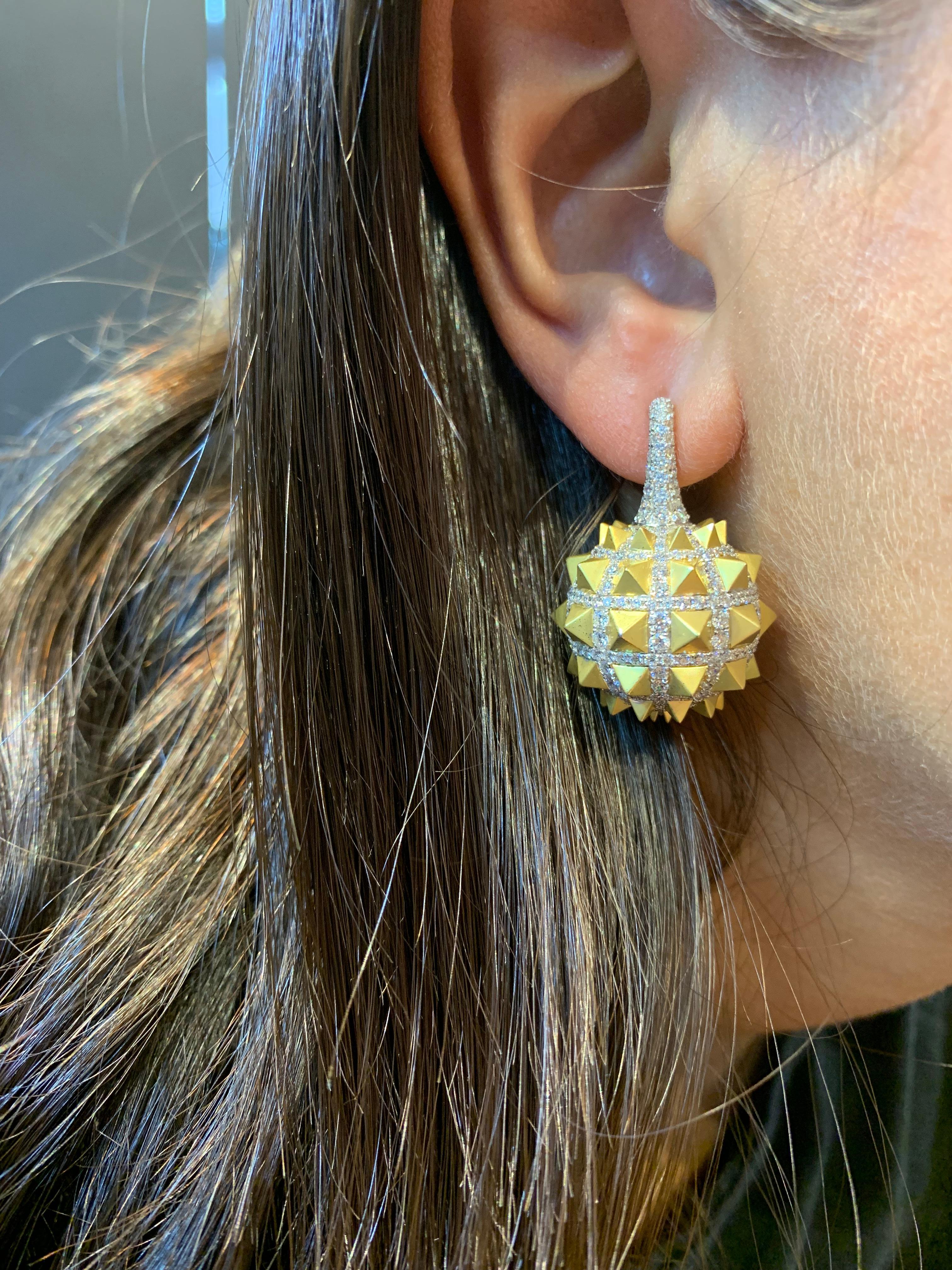 Round Cut Yellow Gold and Diamond Spike Earrings