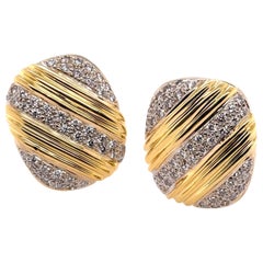 Quadratische Ohrringe aus Gelbgold und Diamanten