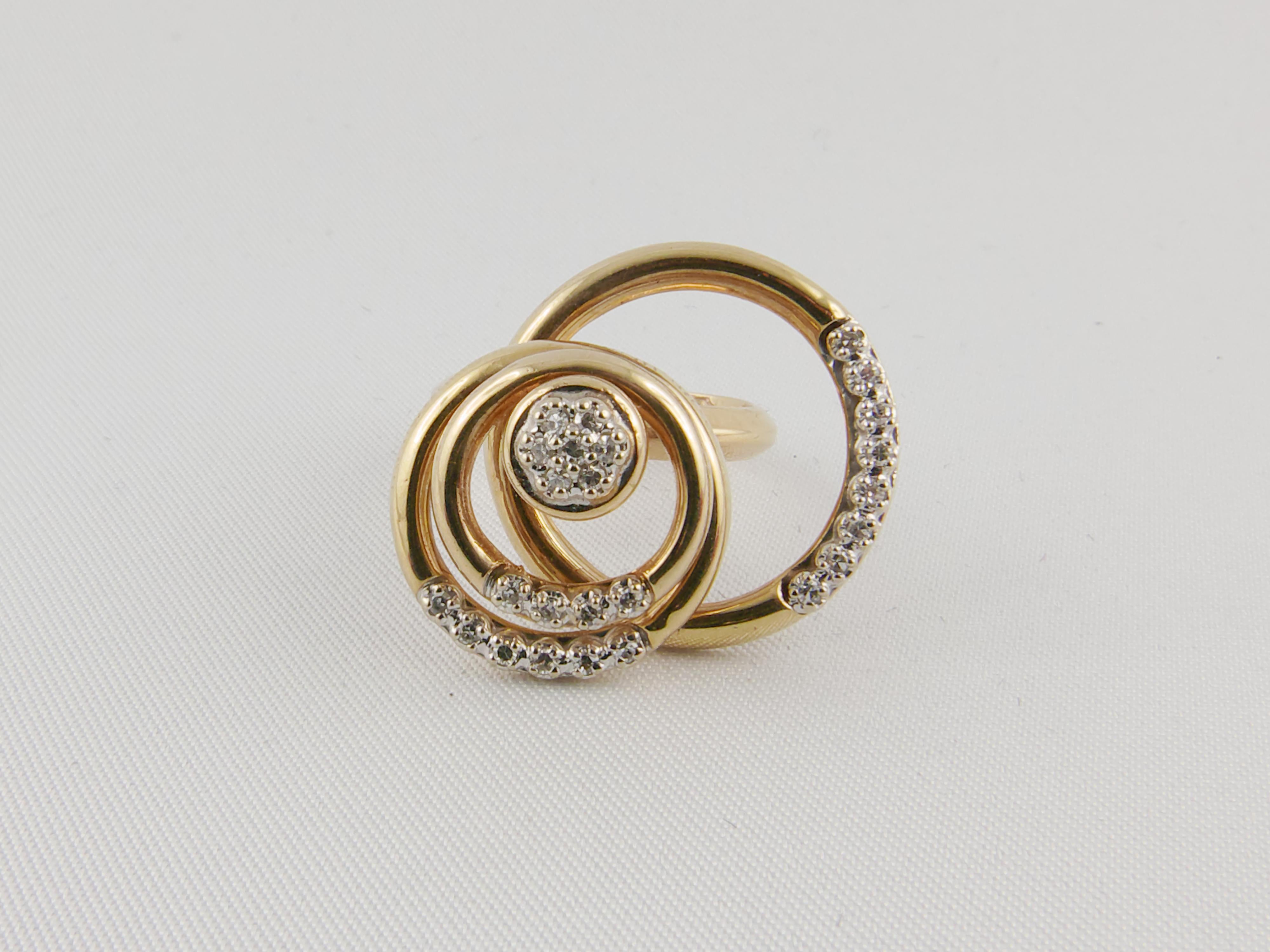 This extremely intriguing 1970s Yellow Gold and Diamond Ring is formed by three Yellow polished Gold spinning Circles adorned with an array of round cut diamonds
When you shake or move your hand the three levels Ring motion parts are rotating 360