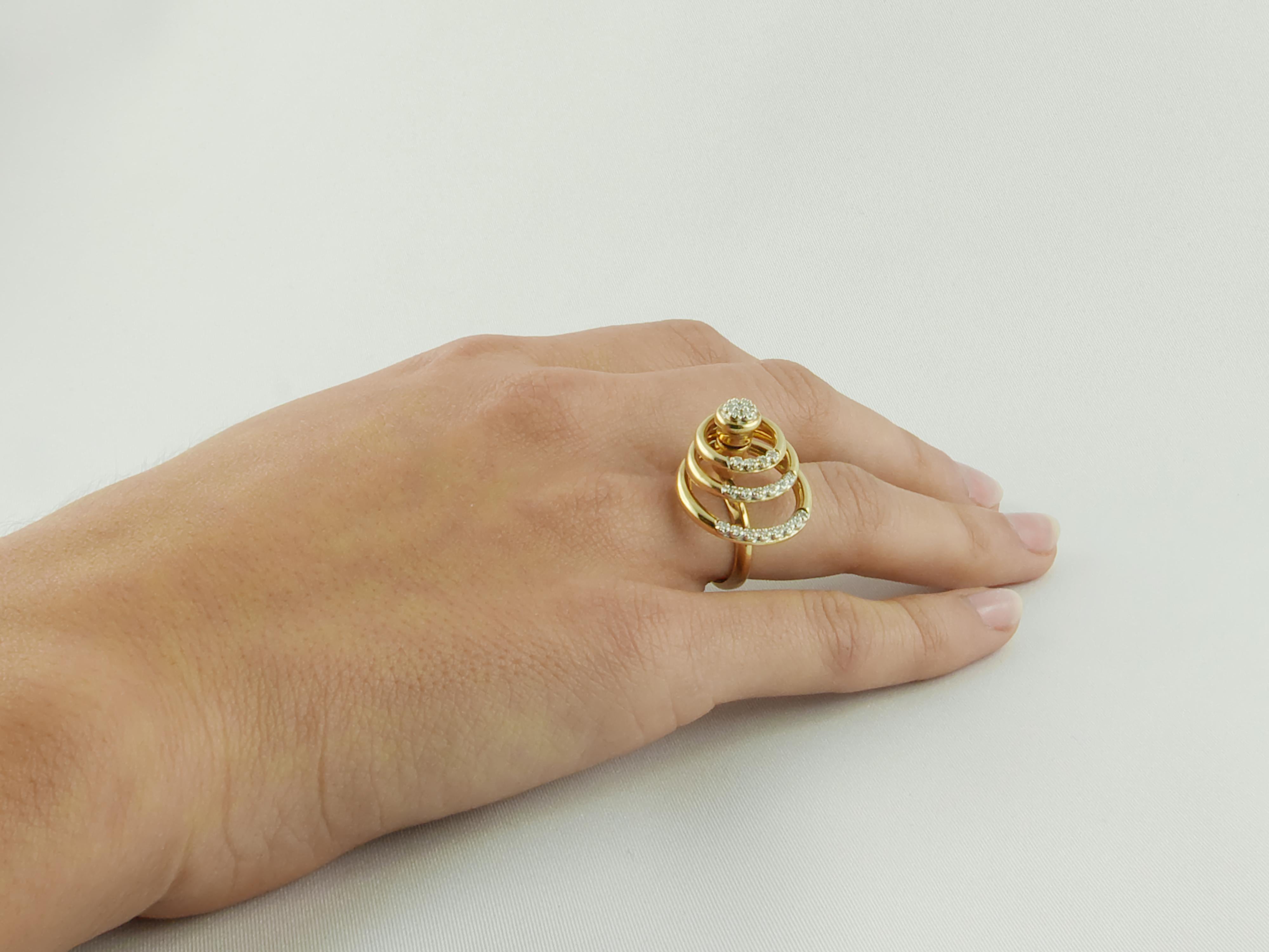 Modernist Yellow Gold and Diamond Three-Circle Spinning Ring For Sale