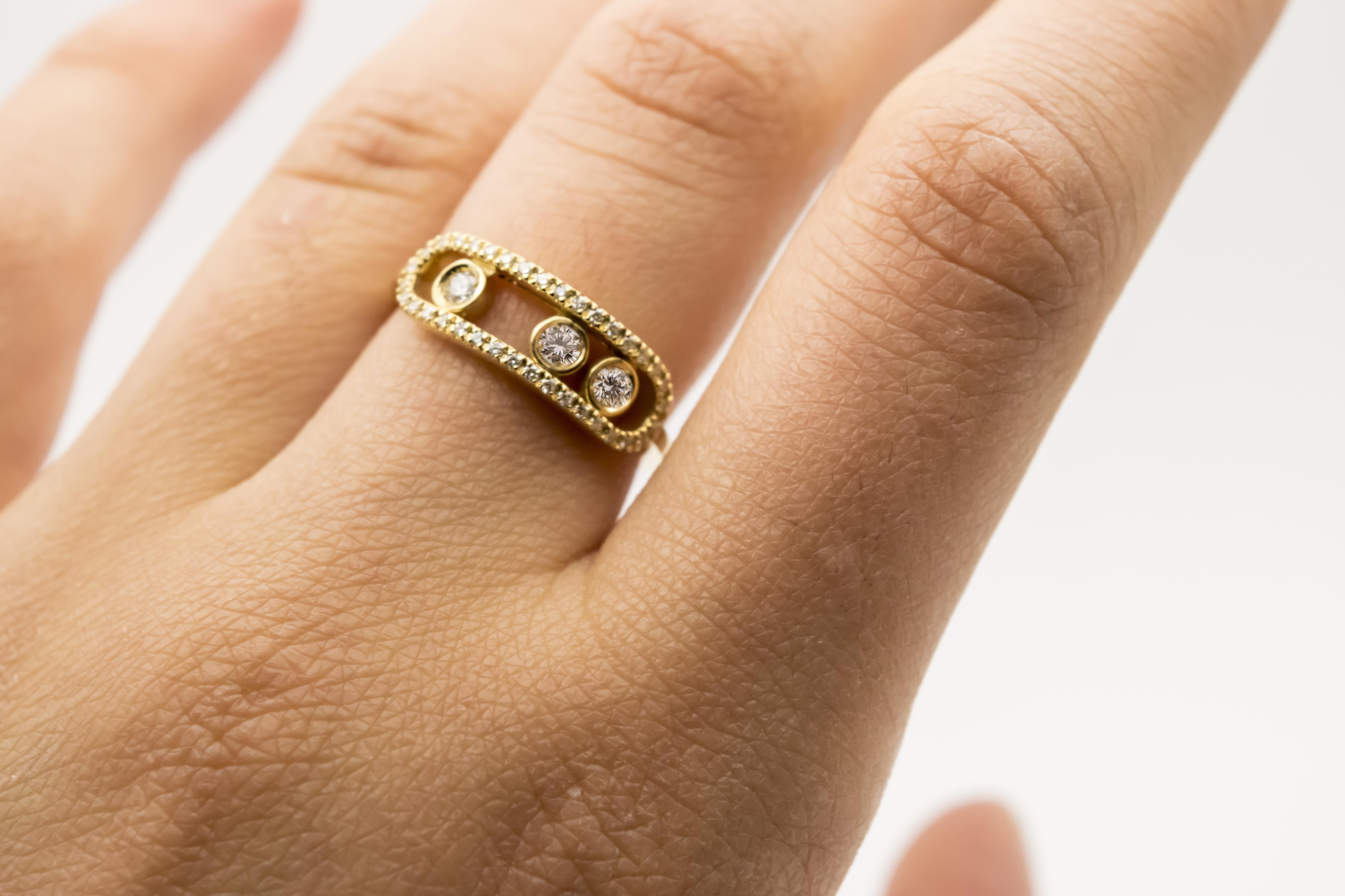 Brilliant Cut Yellow Gold and Diamonds Three-Stone Ring For Sale