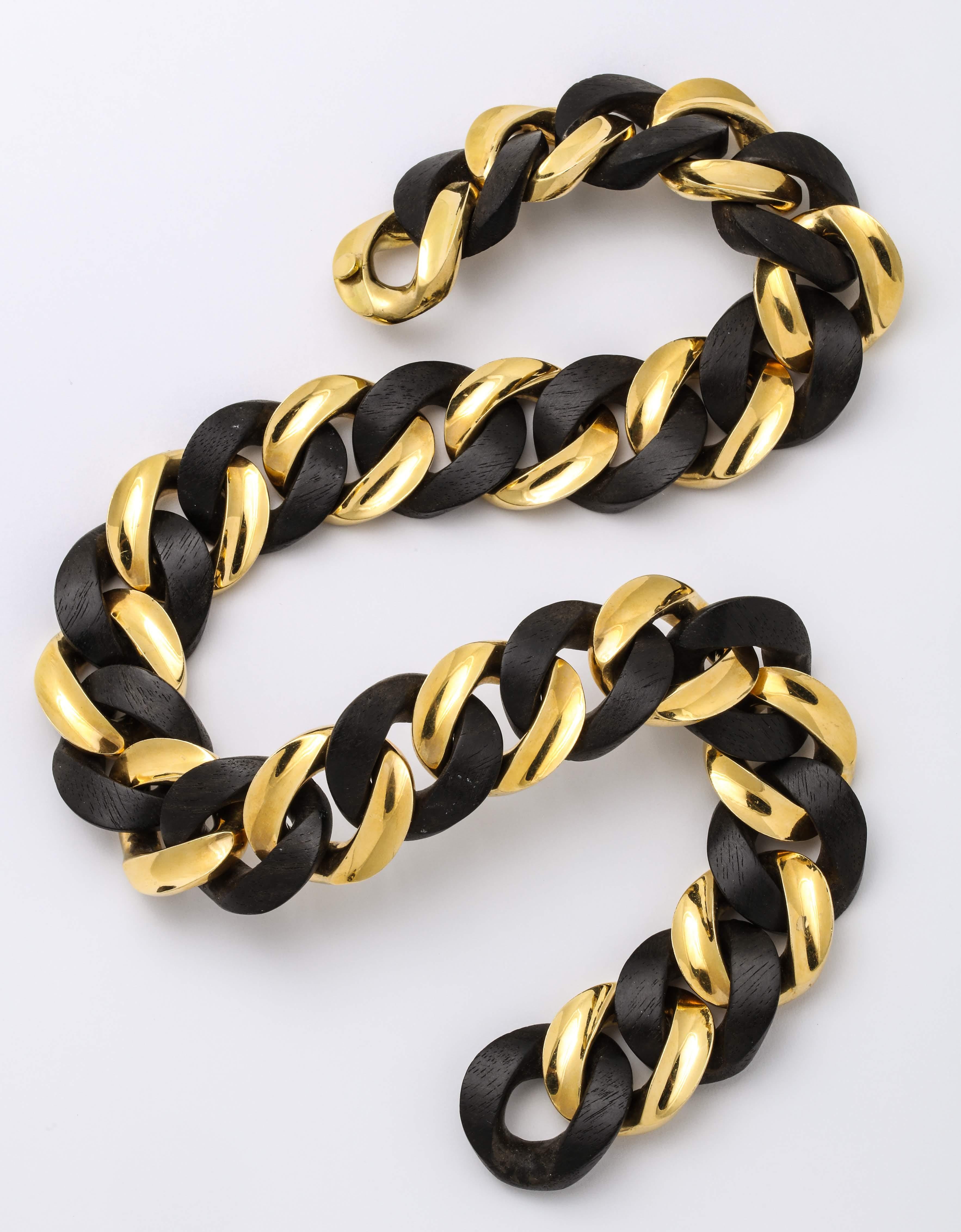 Yellow Gold and Ebony Wood Curb-Link Necklace In New Condition For Sale In New York, NY