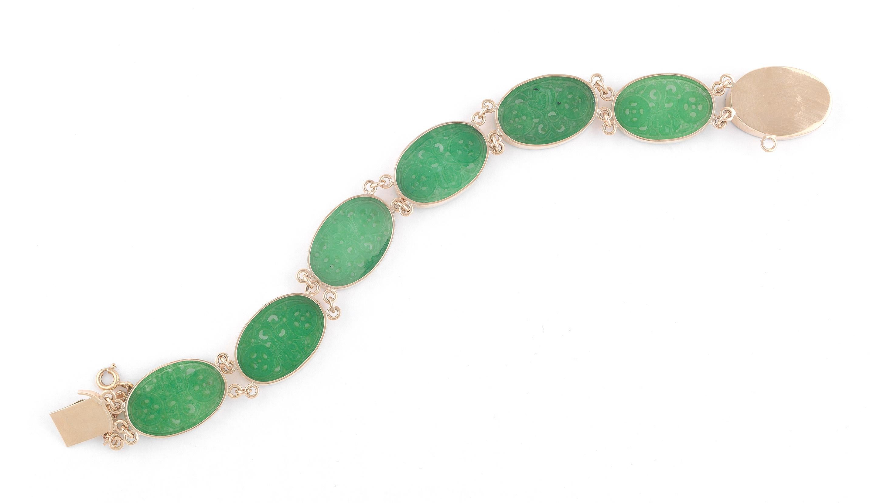 BERNARDO ANTICHITÀ PONTE VECCHIO FLORENCE 

Composed of seven plaque jade mounted yellow gold bracelet.
Lenght : 19 cm
Weight : 18.3gr.
