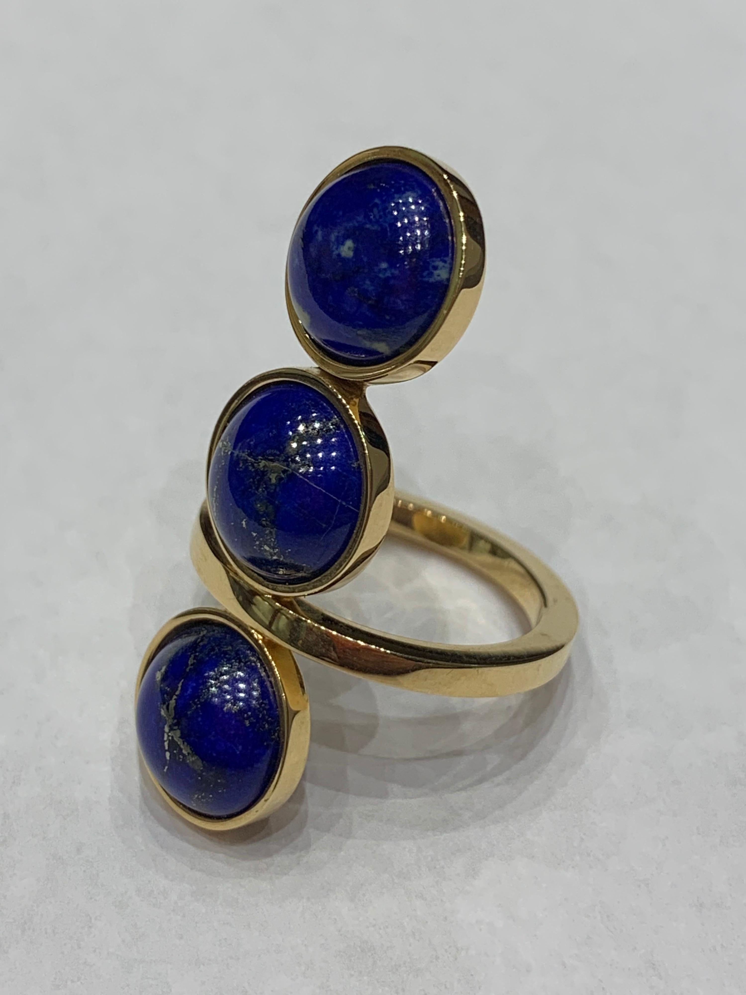 This cocktail ring is handmade in 18k yellow gold with 2 lapis lazuli pieces.
Can be resized to any size.
It is a unique piece, designed and handmade in Barcelona.
