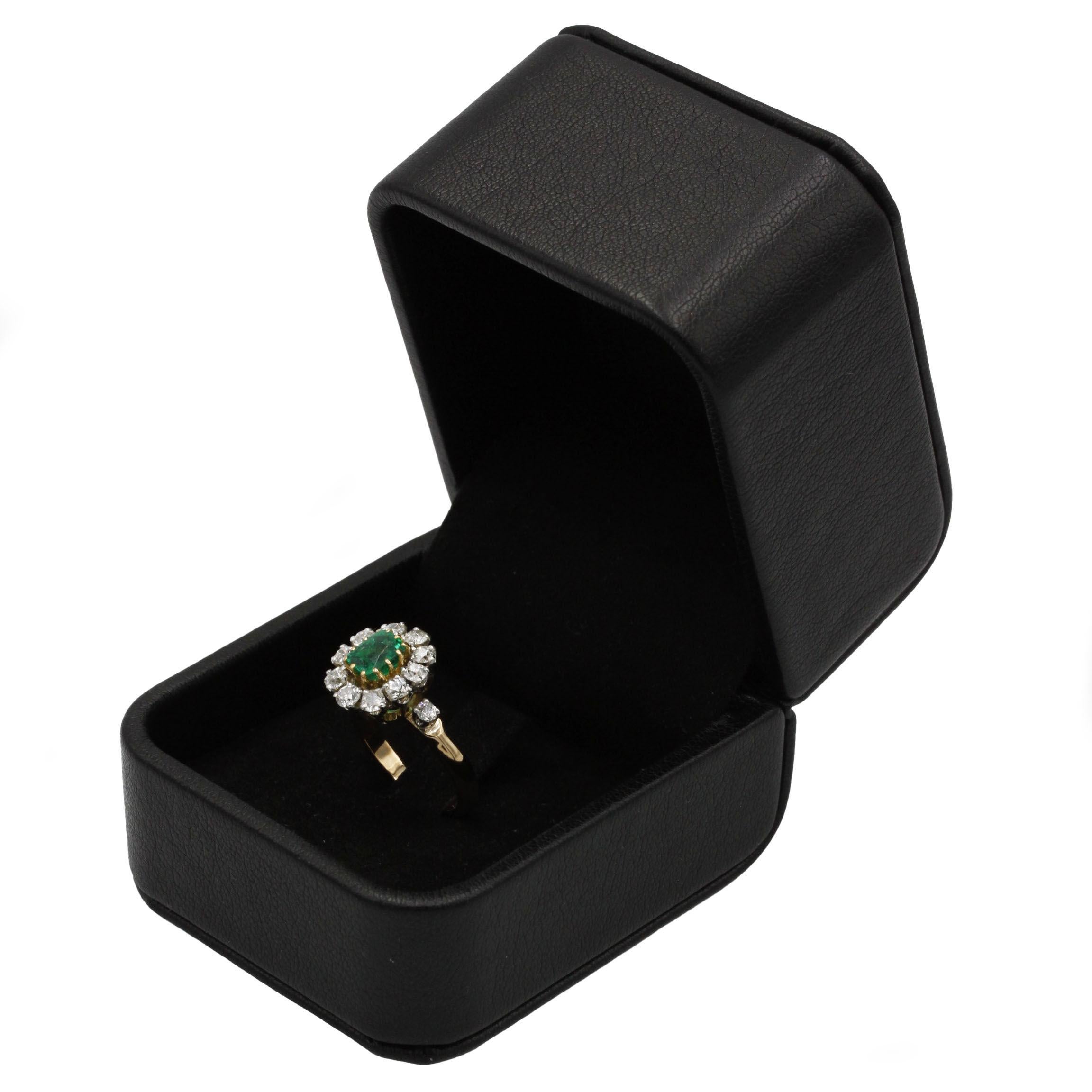Bague marguerite en or jaune et platine avec émeraude et diamants Pour femmes en vente