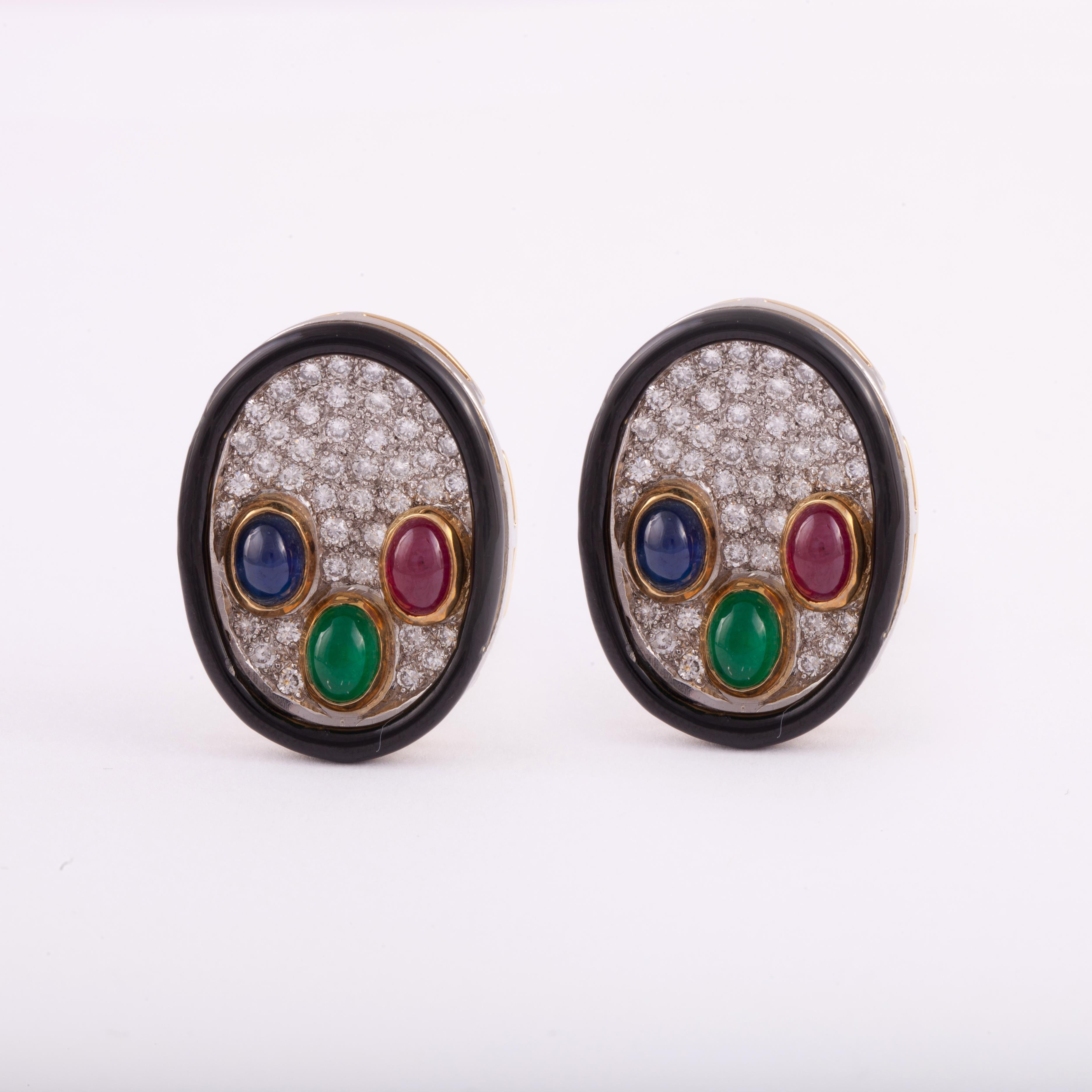 Taille mixte Boucles d'oreilles en or 18 carats avec pierres multi-pierres et diamants et émail en vente