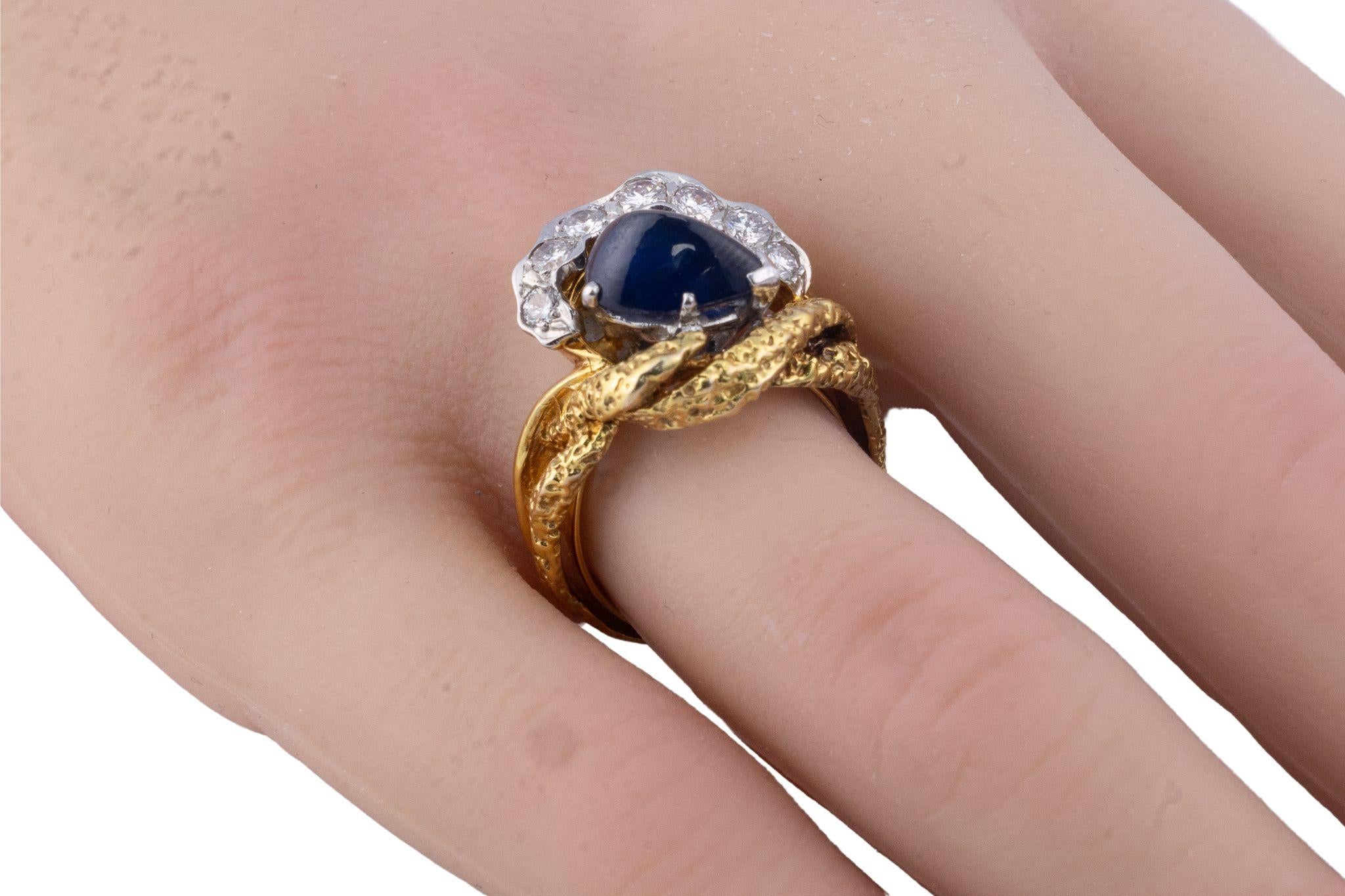 Diamond and Cabochon Sapphire Cocktail Ring In Excellent Condition For Sale In New York, NY
