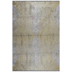 Tapis semi-pulvérisé contemporain à motif de chevron en or jaune et gris argenté