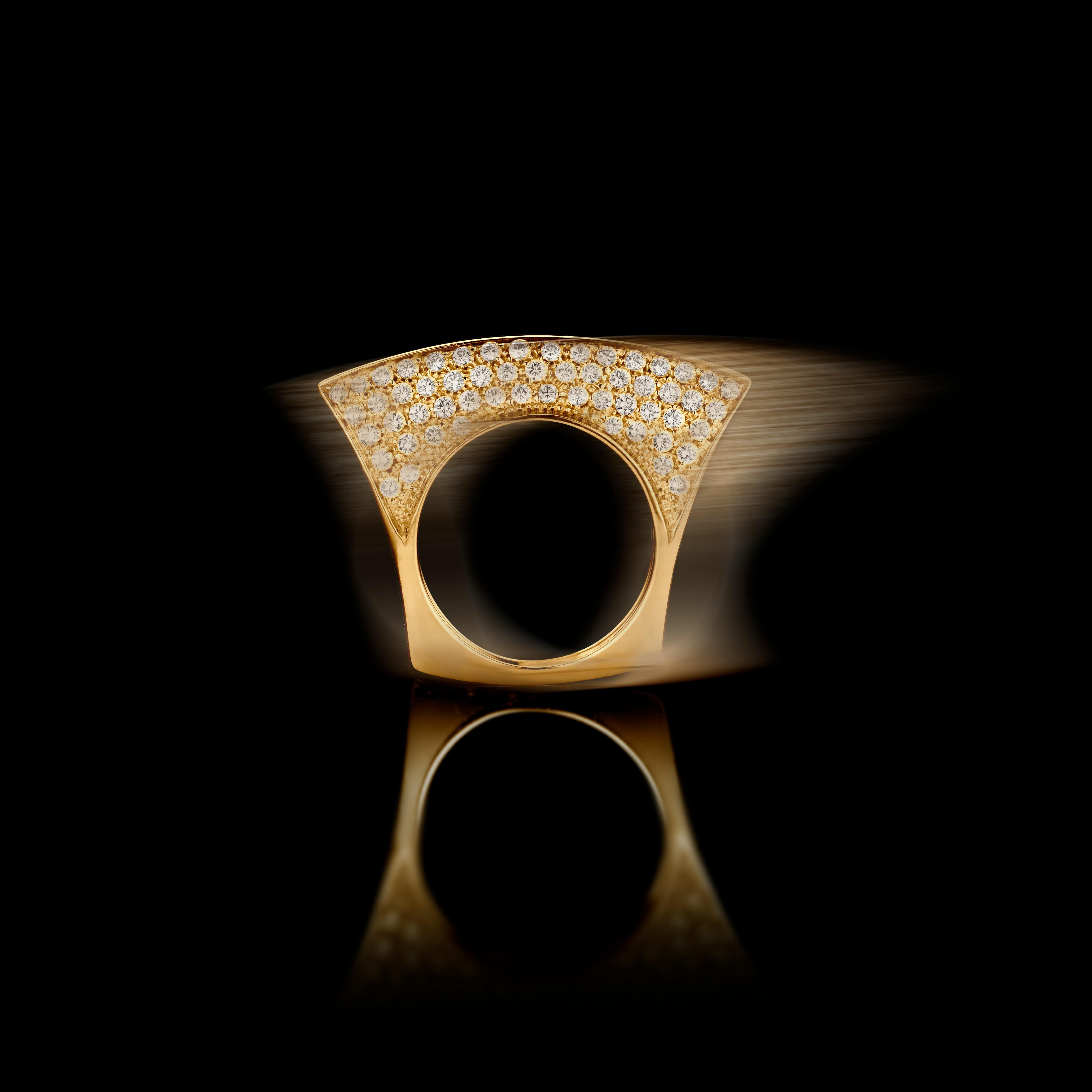 Yellow Gold and White Diamond Lotus Ring In New Condition For Sale In Antwerp, BE