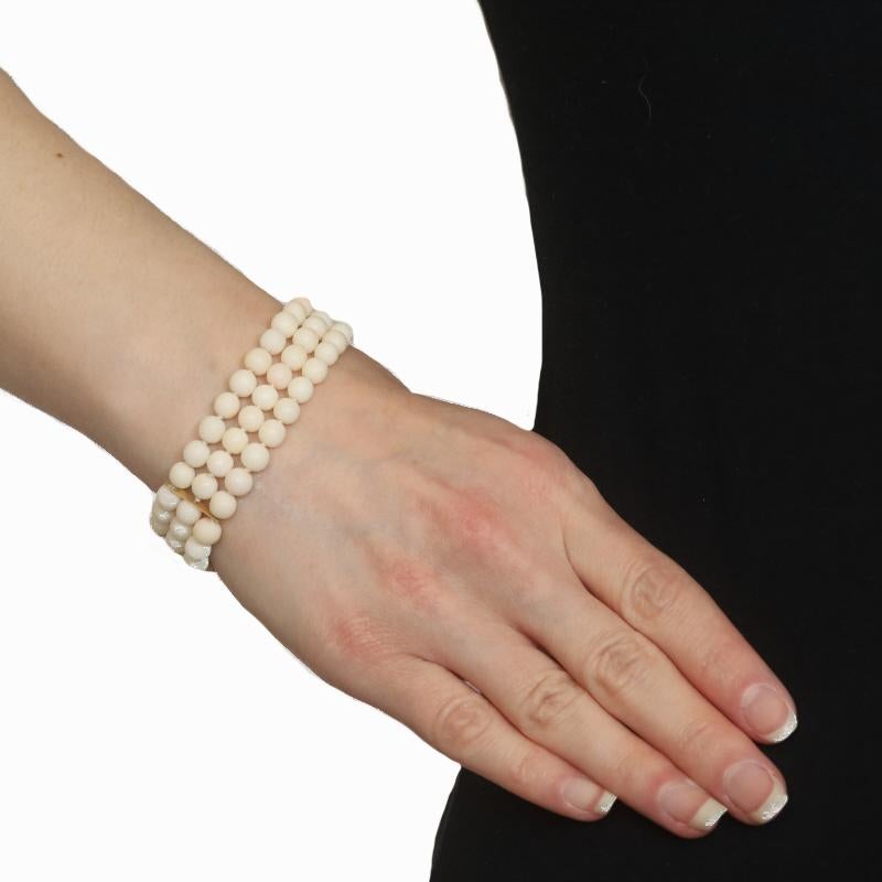 Perle Bracelet vintage à trois rangs noués en or jaune et corail peau d'ange 7