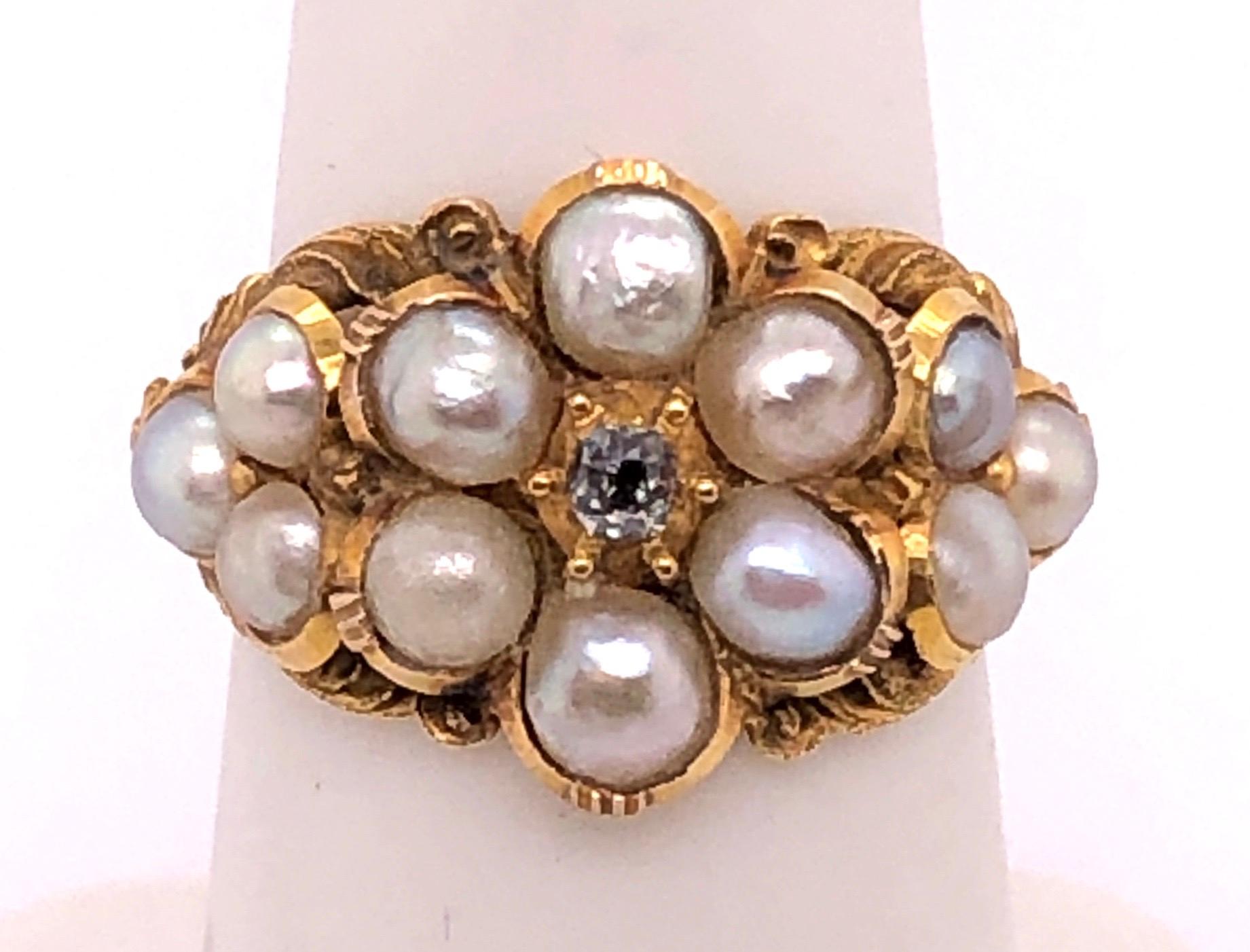 Yellow Gold Antique Cluster of Pearl Ring with Diamond In Good Condition For Sale In Stamford, CT