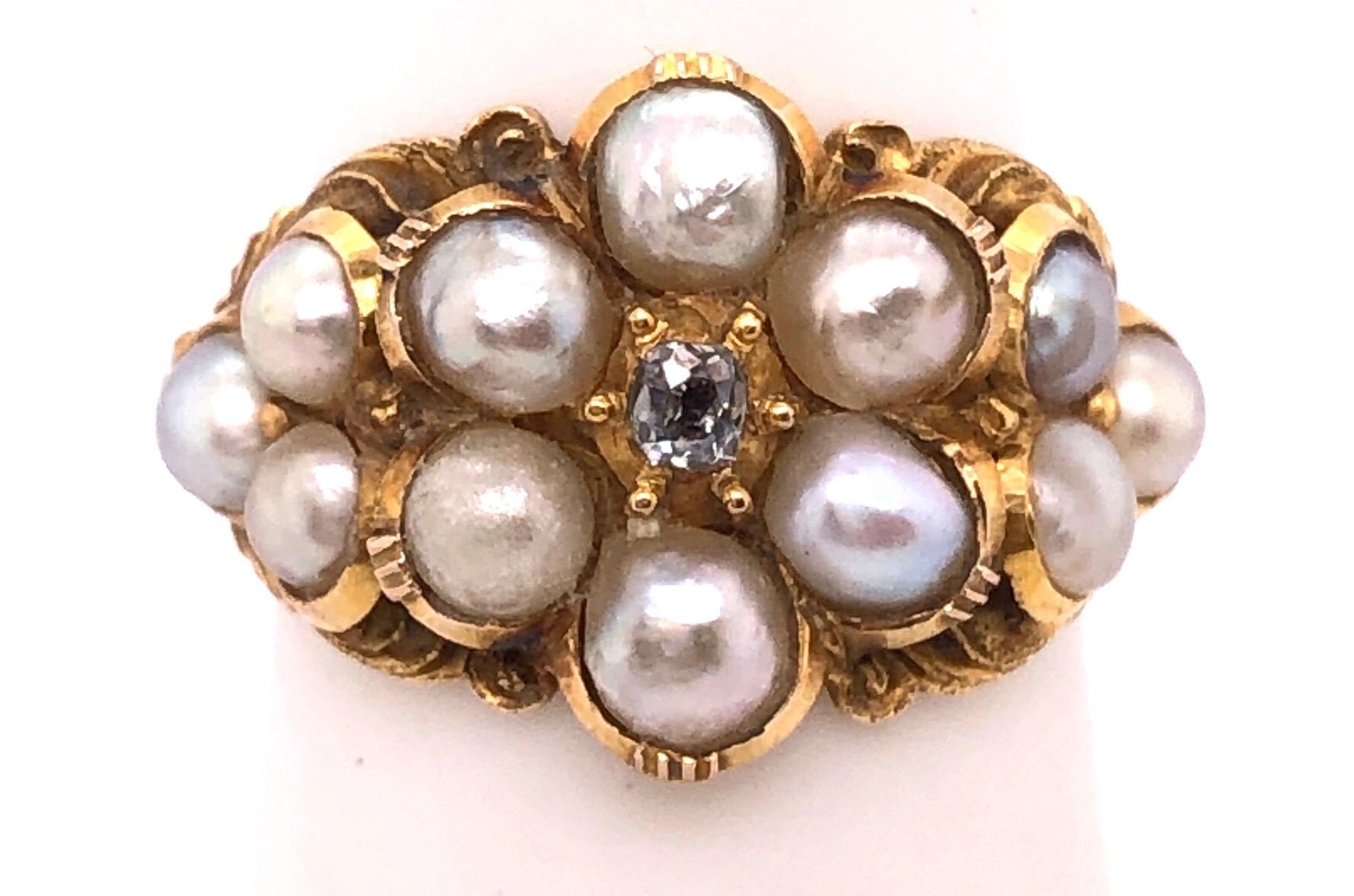 Yellow Gold Antique Cluster of Pearl Ring with Diamond For Sale 1
