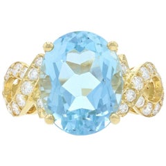 Yellow Gold Aquamarine and Diamond Ring, 18 Karat Oval Brilliant Cut 7.23 Carat