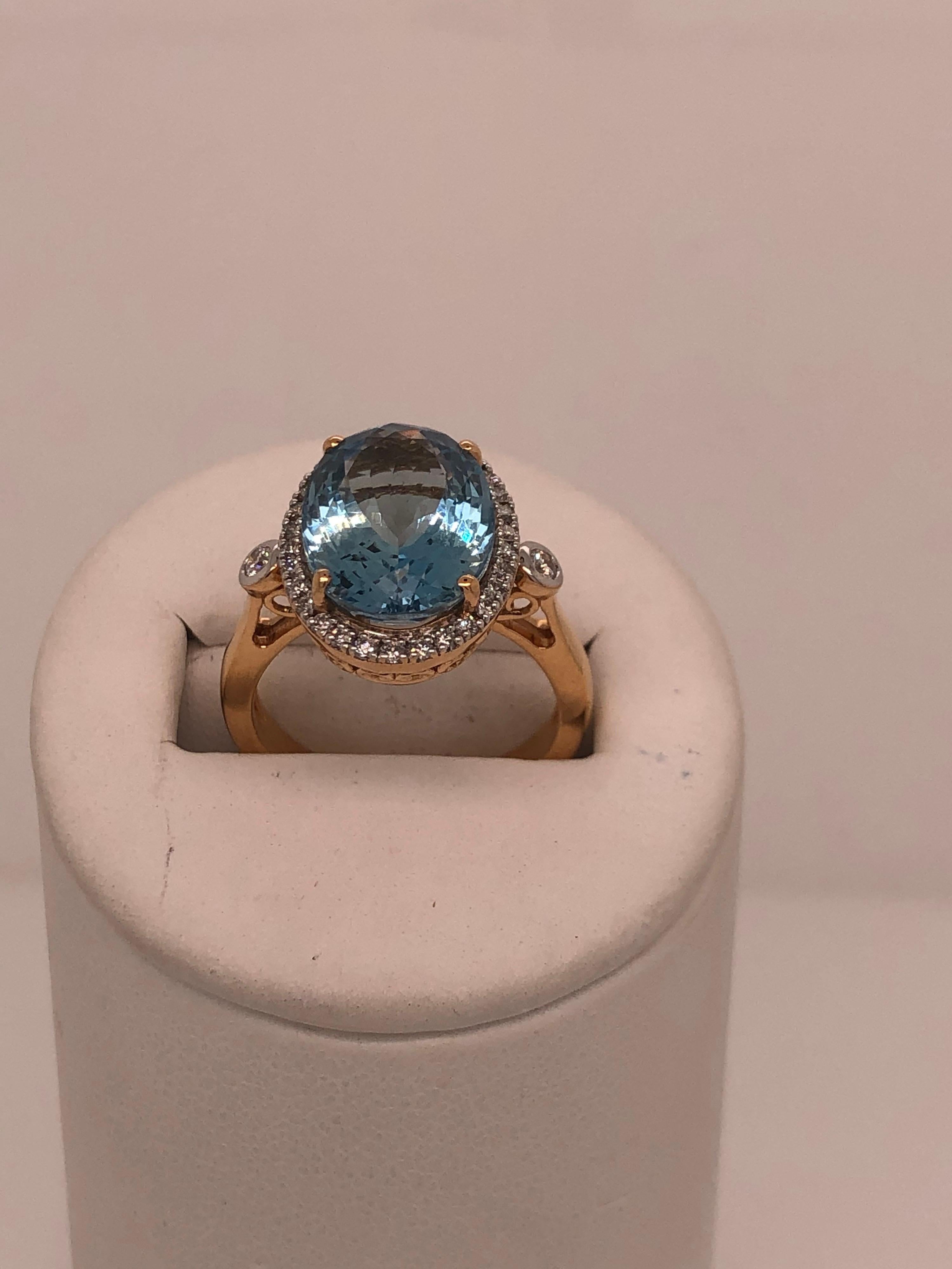 Yellow Gold Aquamarine and Diamond Ring In Good Condition In Dallas, TX