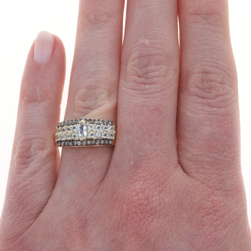 Taglio ovale Fascia a grappolo di diamanti in oro giallo - Anello ovale e rotondo da 0,96 ct. in 14 ct. in vendita