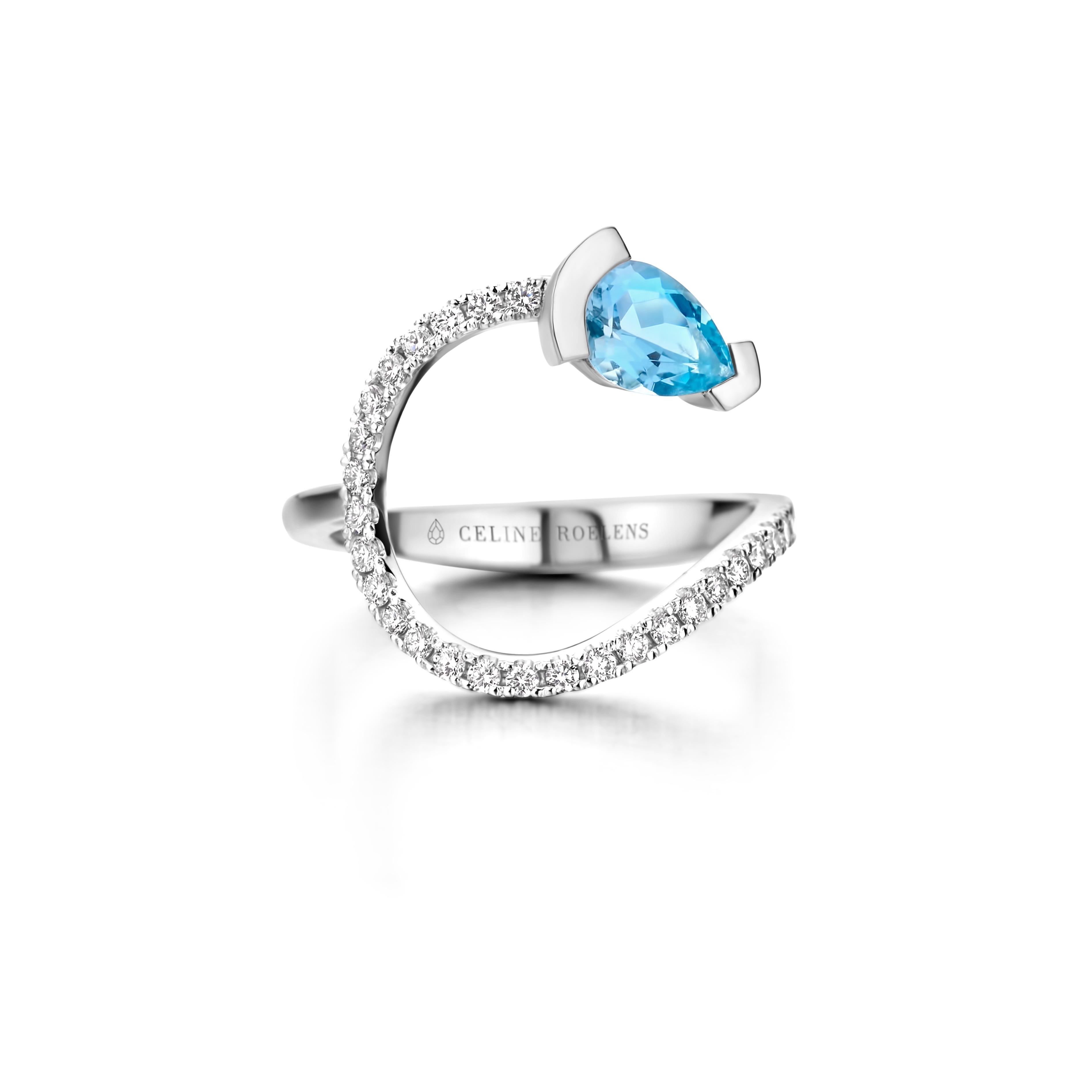 Contemporary Yellow Gold Aquamarine Diamond Cocktail Ring  For Sale