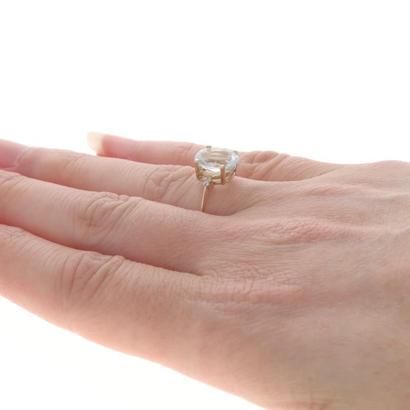 Bague aigue-marine diamantée ovale en or jaune 14 carats 2,28 carats Pour femmes en vente
