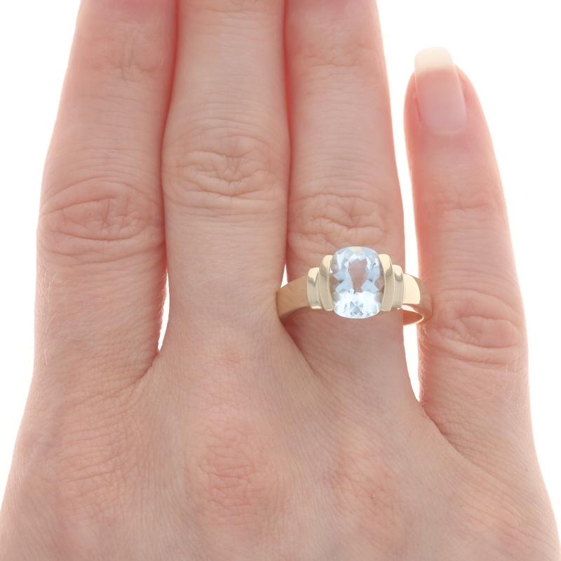 Anillo Solitario Aguamarina Oro Amarillo - 14k Buff Top Cushion 2.68ct Corte cojín en venta