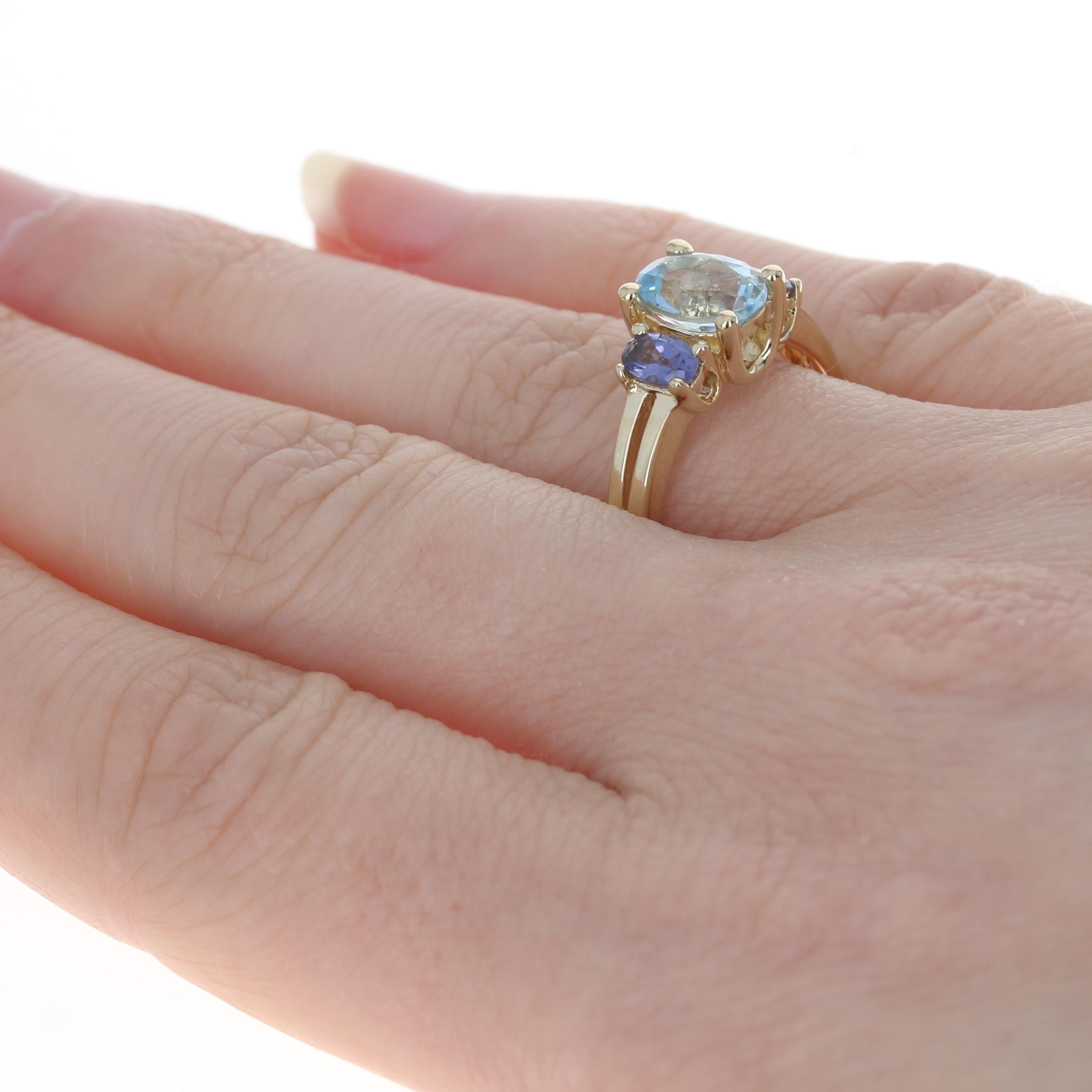 Yellow Gold Aquamarine & Tanzanite Ring, 14k Oval Cut 1.50ctw In Excellent Condition In Greensboro, NC