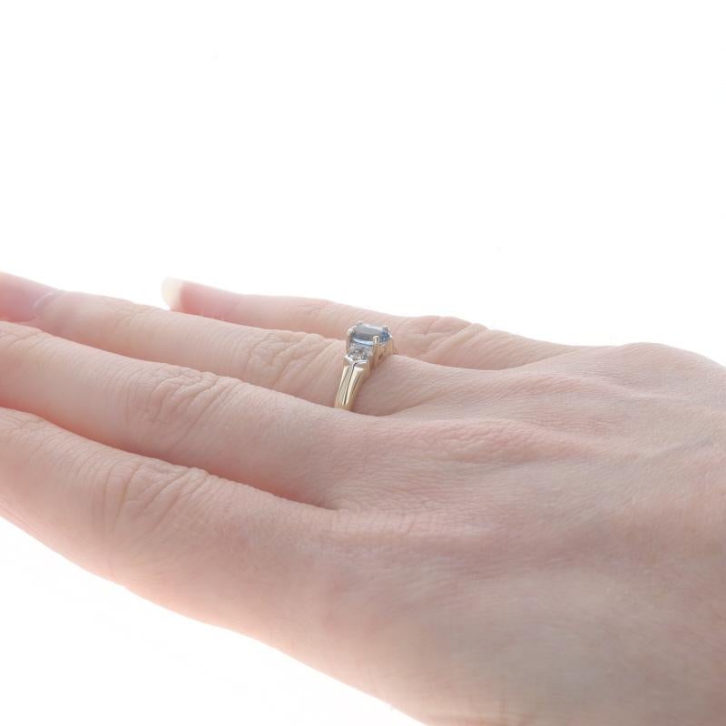 Bague en or jaune aigue-marine et topaze blanche - 14k ovale .46ctw Knife-Edge Unisexe en vente