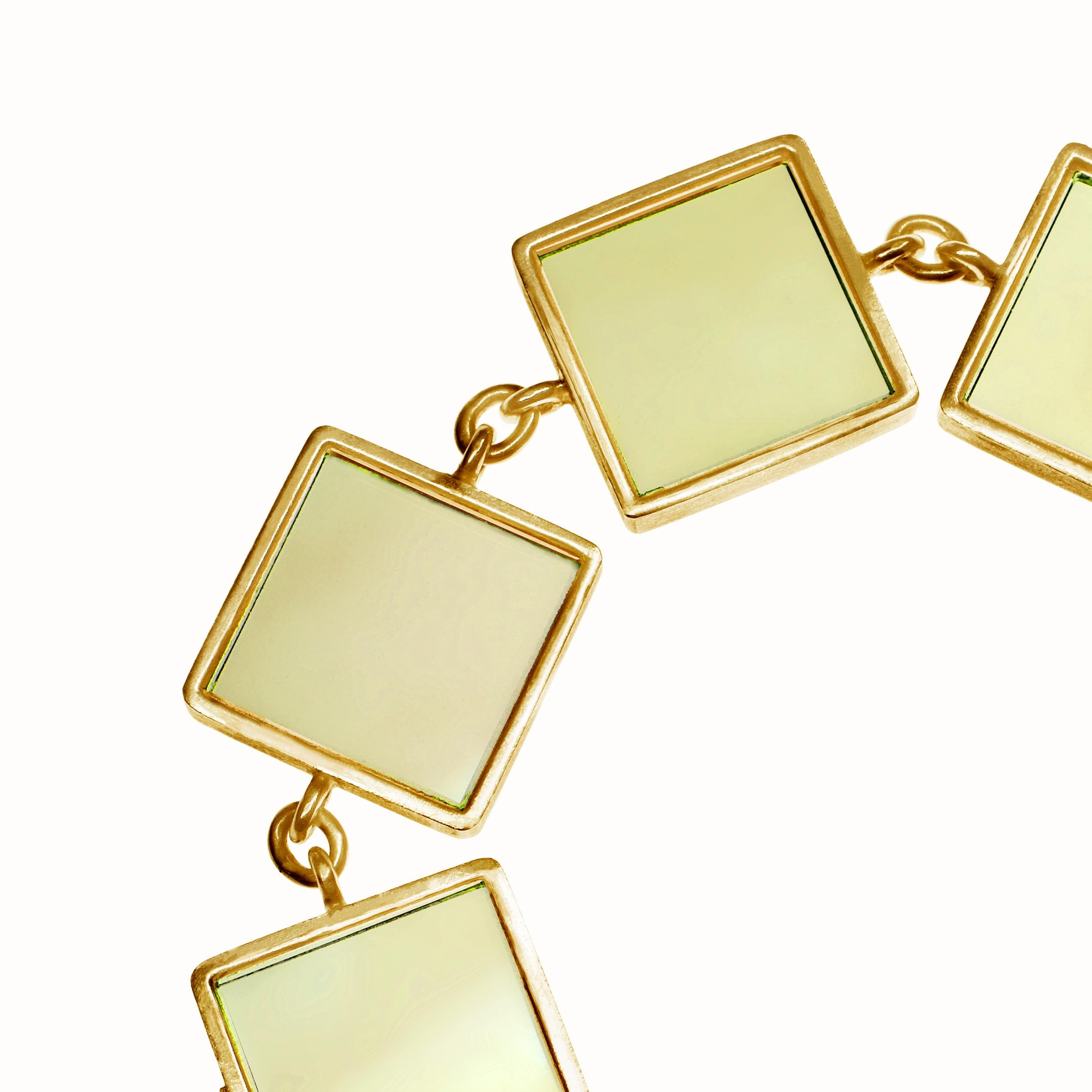 Bracelet en or jaune de style Art déco avec de gros quartz citrons, présenté dans Vogue en vente 2