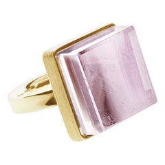 Anello in oro giallo in stile Art Deco con tormalina rosa naturale