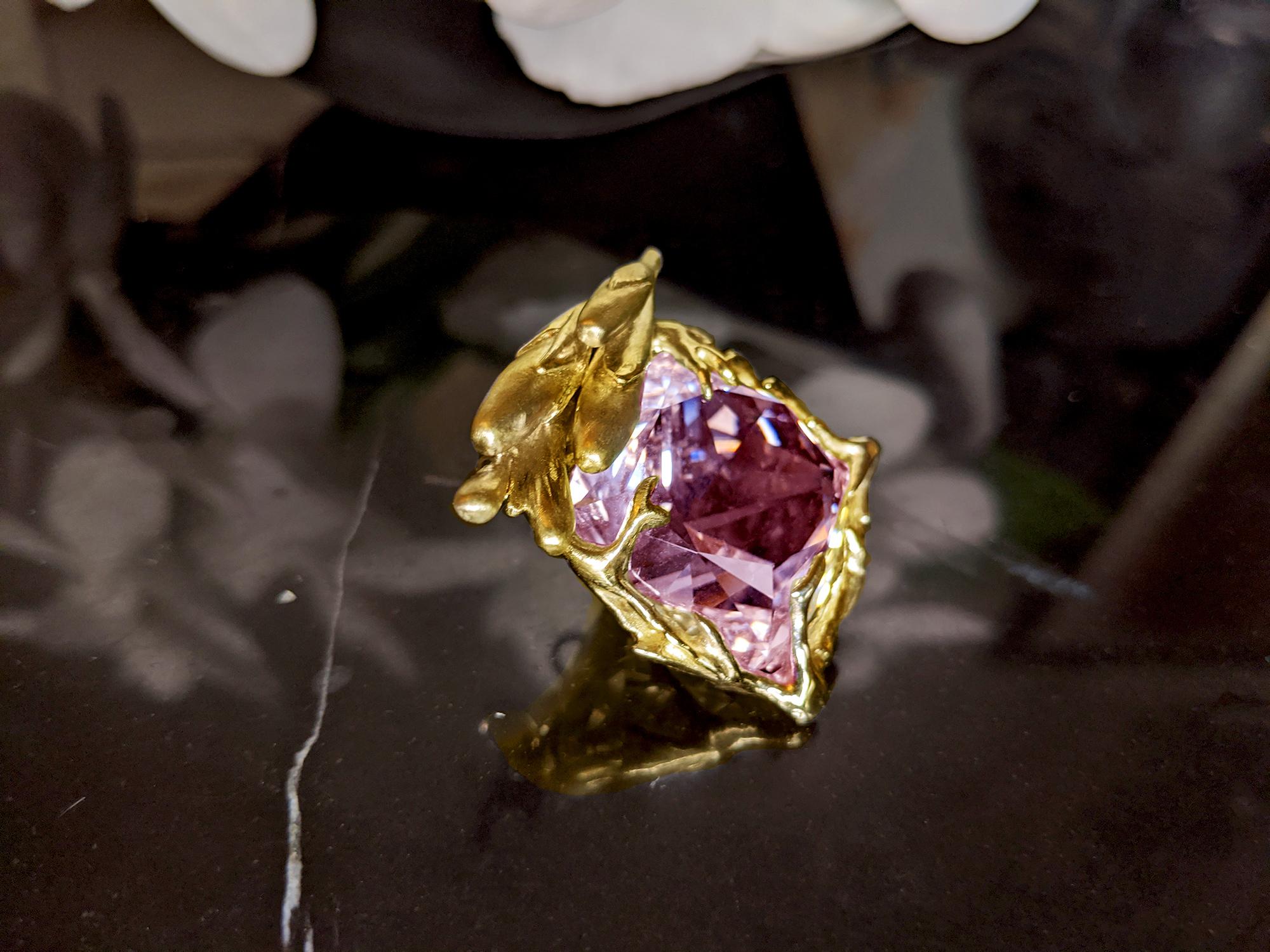 Yellow Gold Blossom Cocktail Ring with Cushion Amethyst For Sale 1