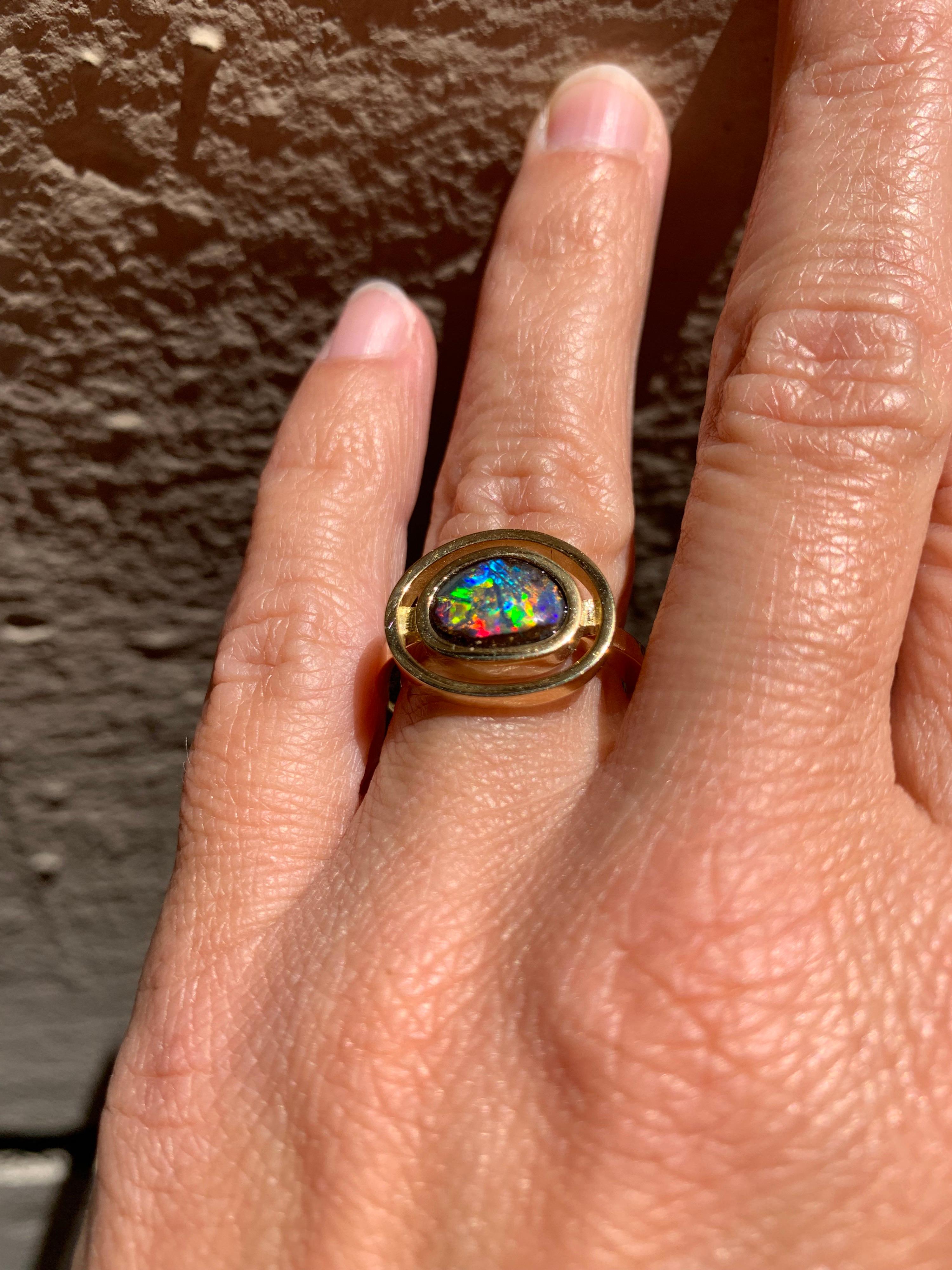This cocktail ring is handmade in 18k yellow gold with a top-quality Australian black opal.
This top-quality black opal has a magnificient combination of blue, pink, orange , purple and green hues.
It is a unique piece and it has been designed and