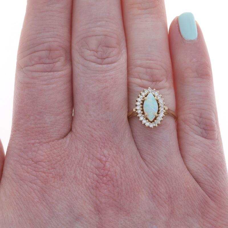 Gelbgold australischer Opal Diamant Halo-Ring 14k Marquise Cabochon 1,06 Karatw (Marquiseschliff) im Angebot