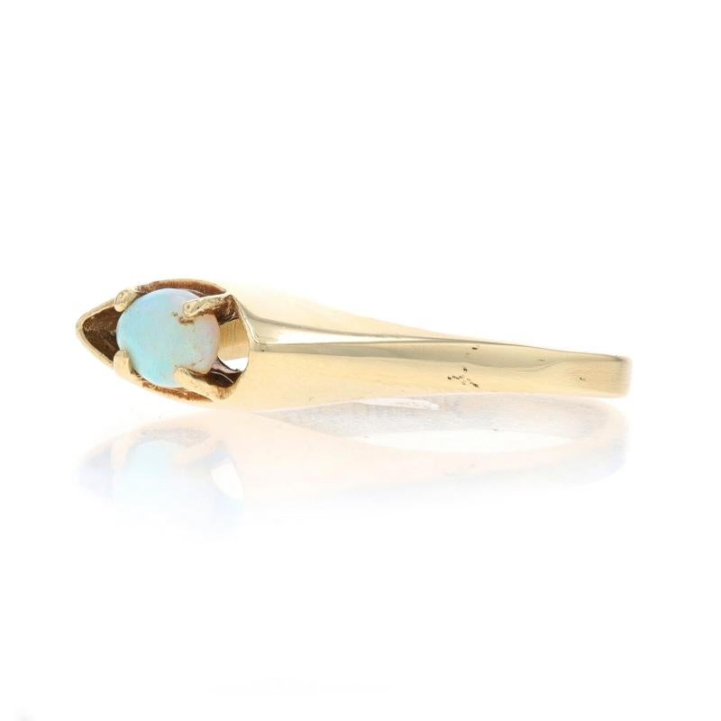 Anillo Solitario de Oro Amarillo con Ópalo Australiano 10k Cabujón Ovalado .28ct Corte oval en venta