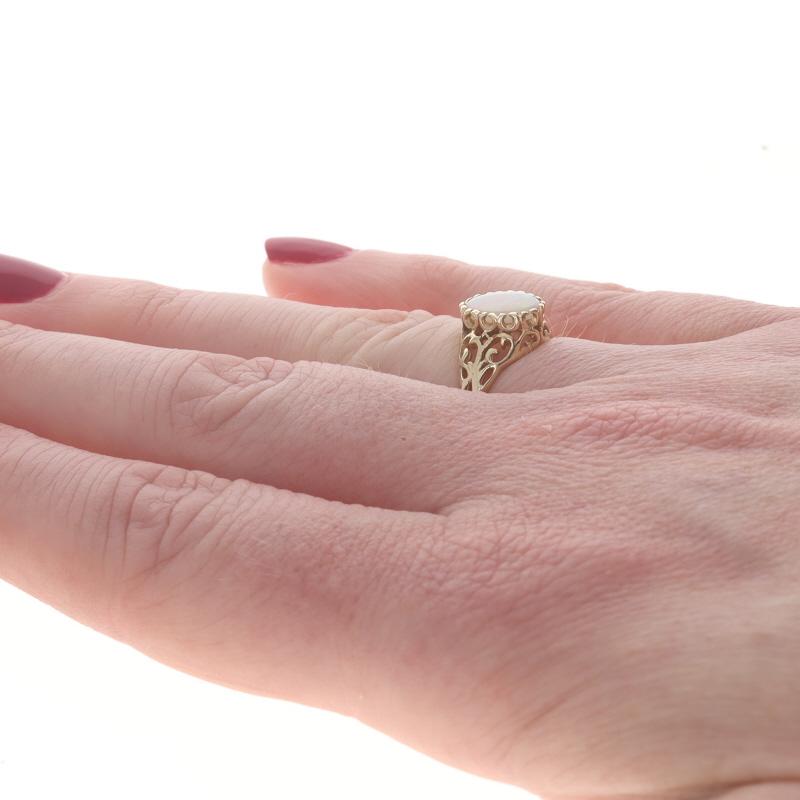 Gelbgold Australischer Opal Solitär Ring - 10k Oval Cabochon .80ct im Angebot 1