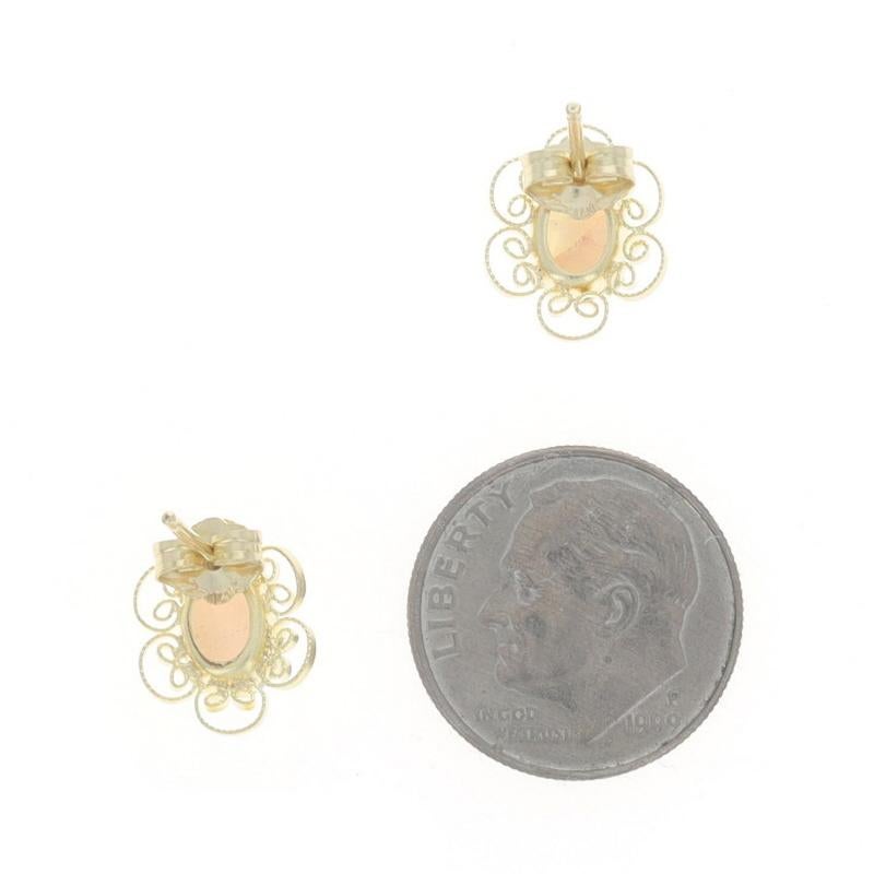 Boucles d'oreilles or jaune opale australienne - 14k Oval Cab .90ctw Floral Pierced Excellent état - En vente à Greensboro, NC
